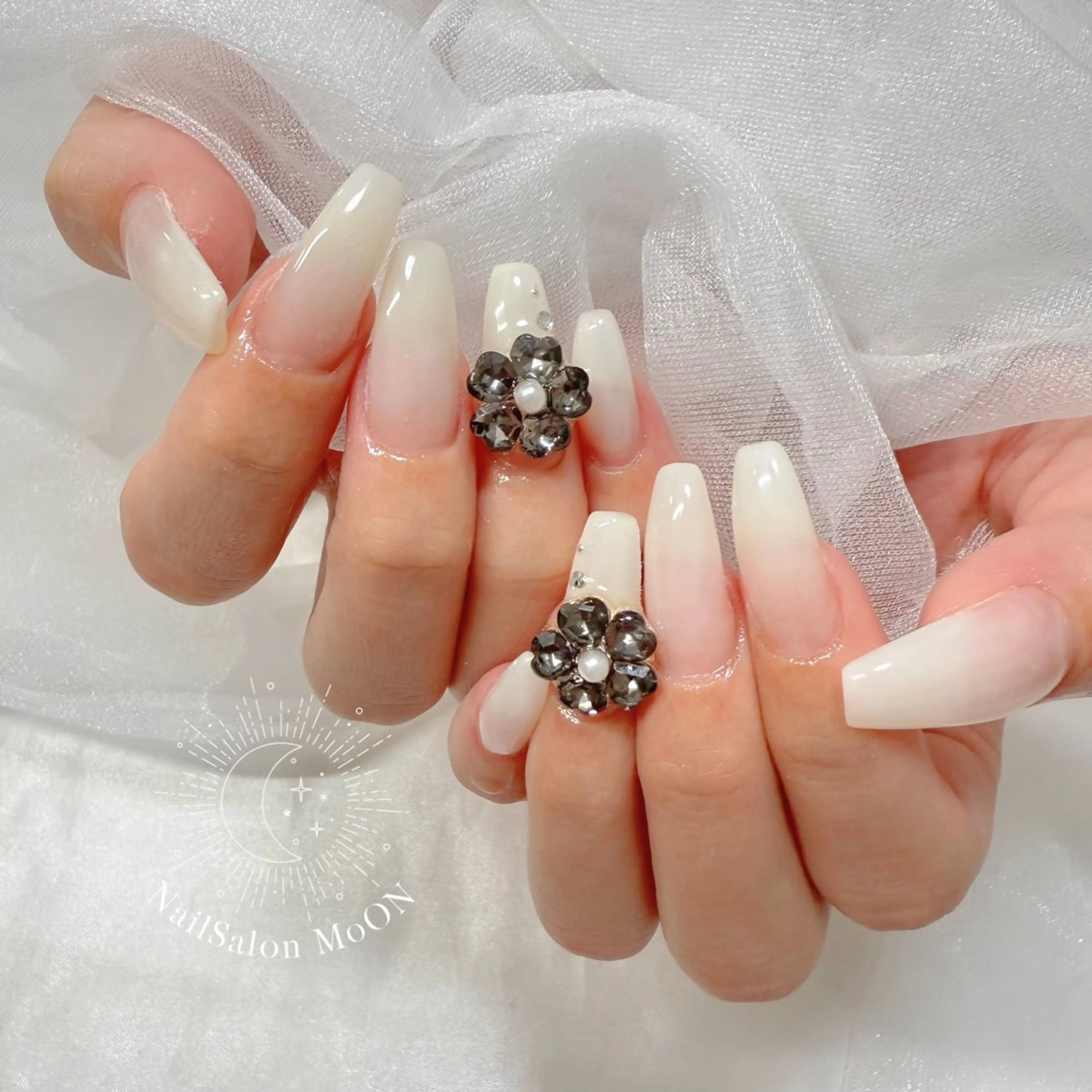 ネイル ハンドネイル ハンドケア MoON...❤︎ MeGuのネイルデザイン