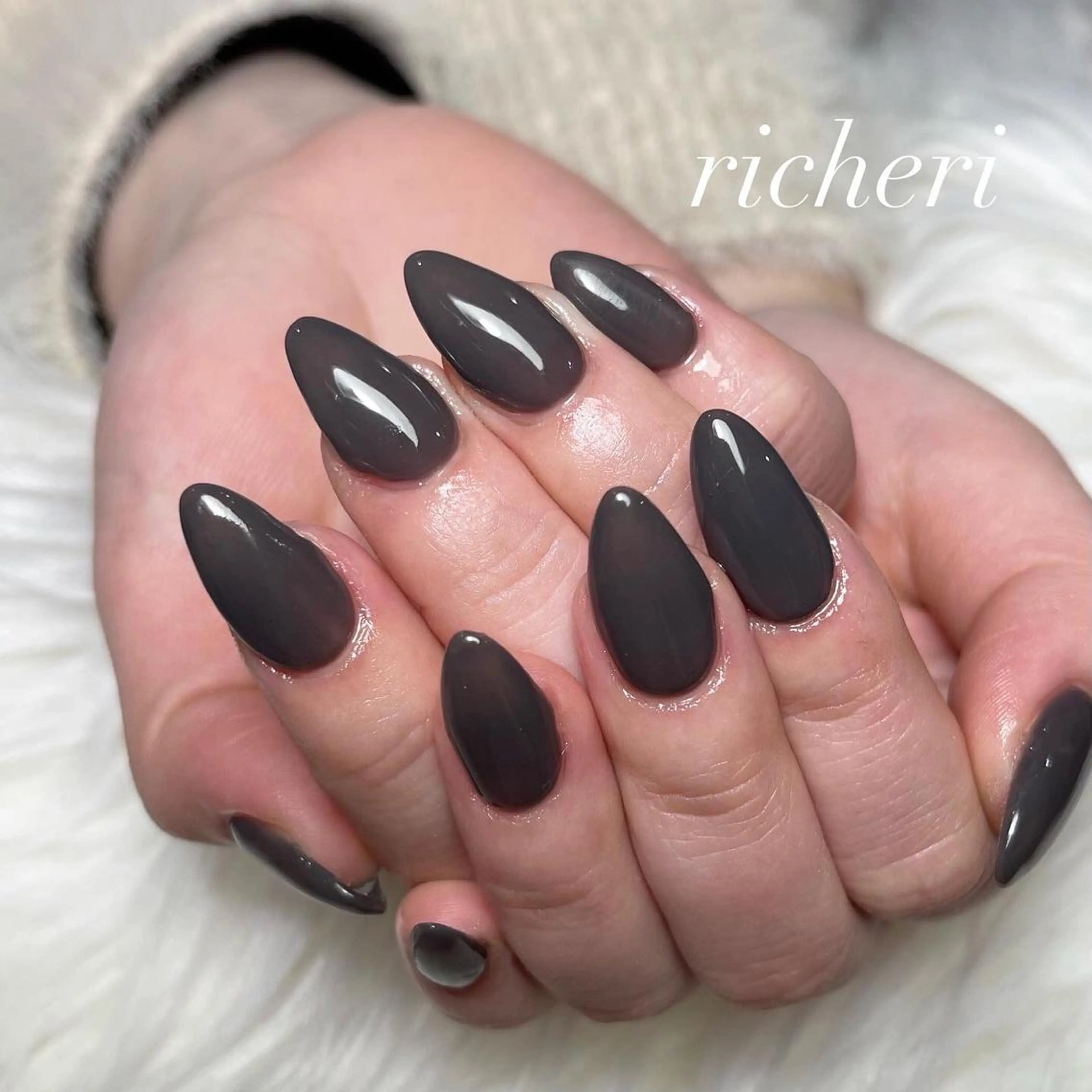 ミディアム ネイル 韓国風ヘア アートネイル フレンチネイル ジェルネイル ガラスフレンチ richeri beautyのエステ・リラクイメージ