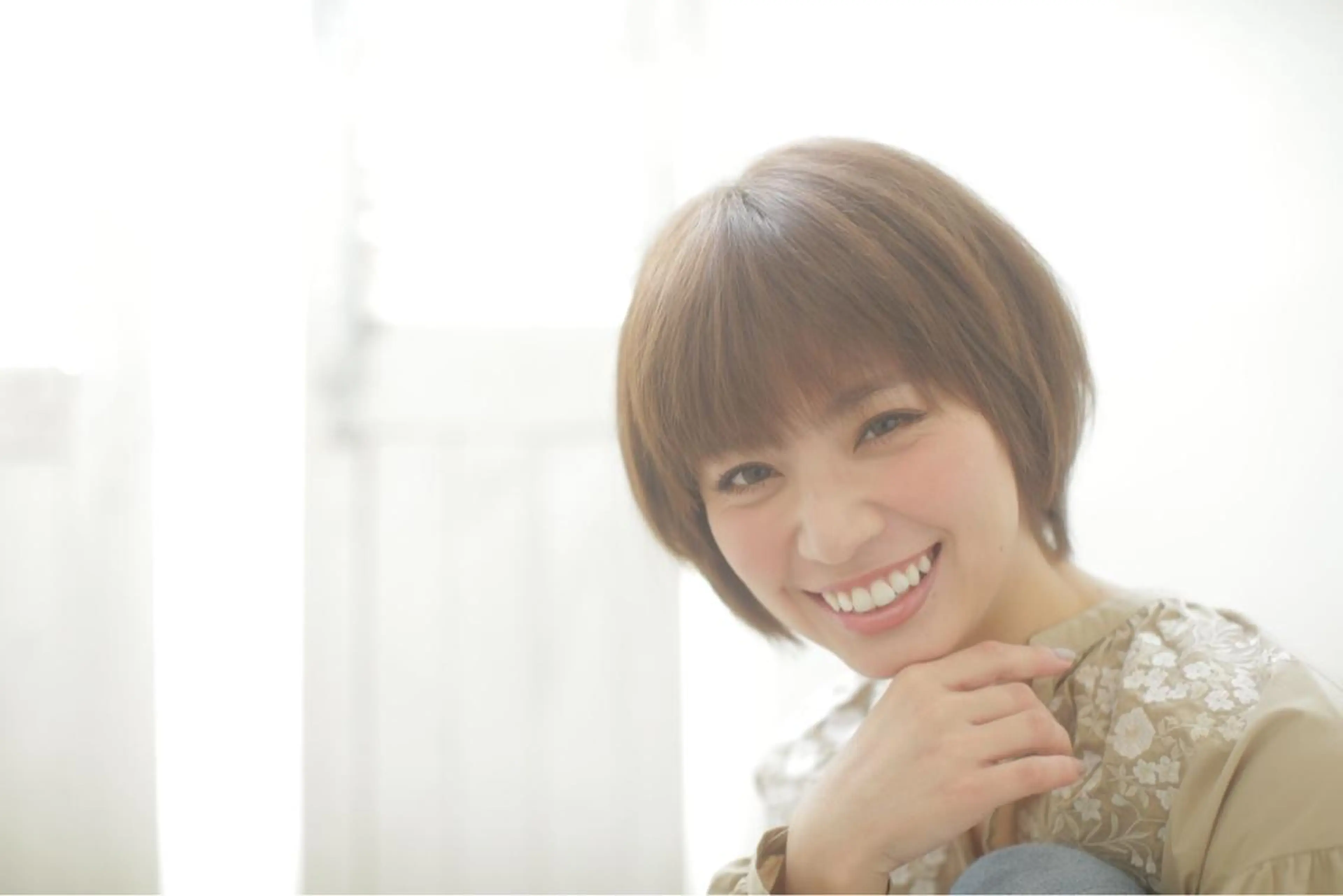 ショート カラー パーマ 黒髪 ボブ 斜めバング 似合わせカット ショートヘア エイト ウメダのヘアスタイル