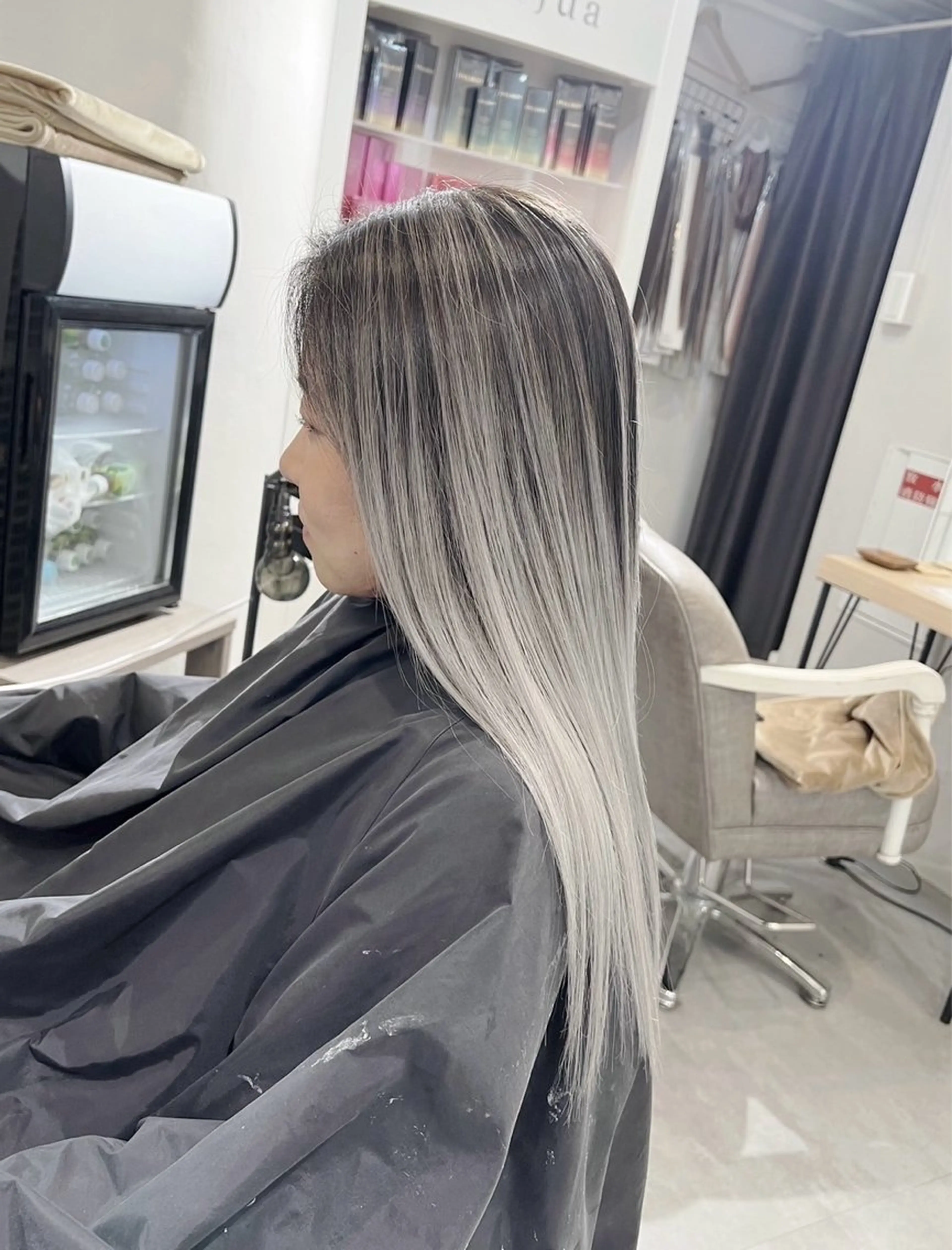 ロング カラー バレイヤージュ シルバー ホワイトシルバー レイヤーカット ヘアカラー トリートメント ROBIN所属・指名数No.1 /NAOYAのヘアスタイル