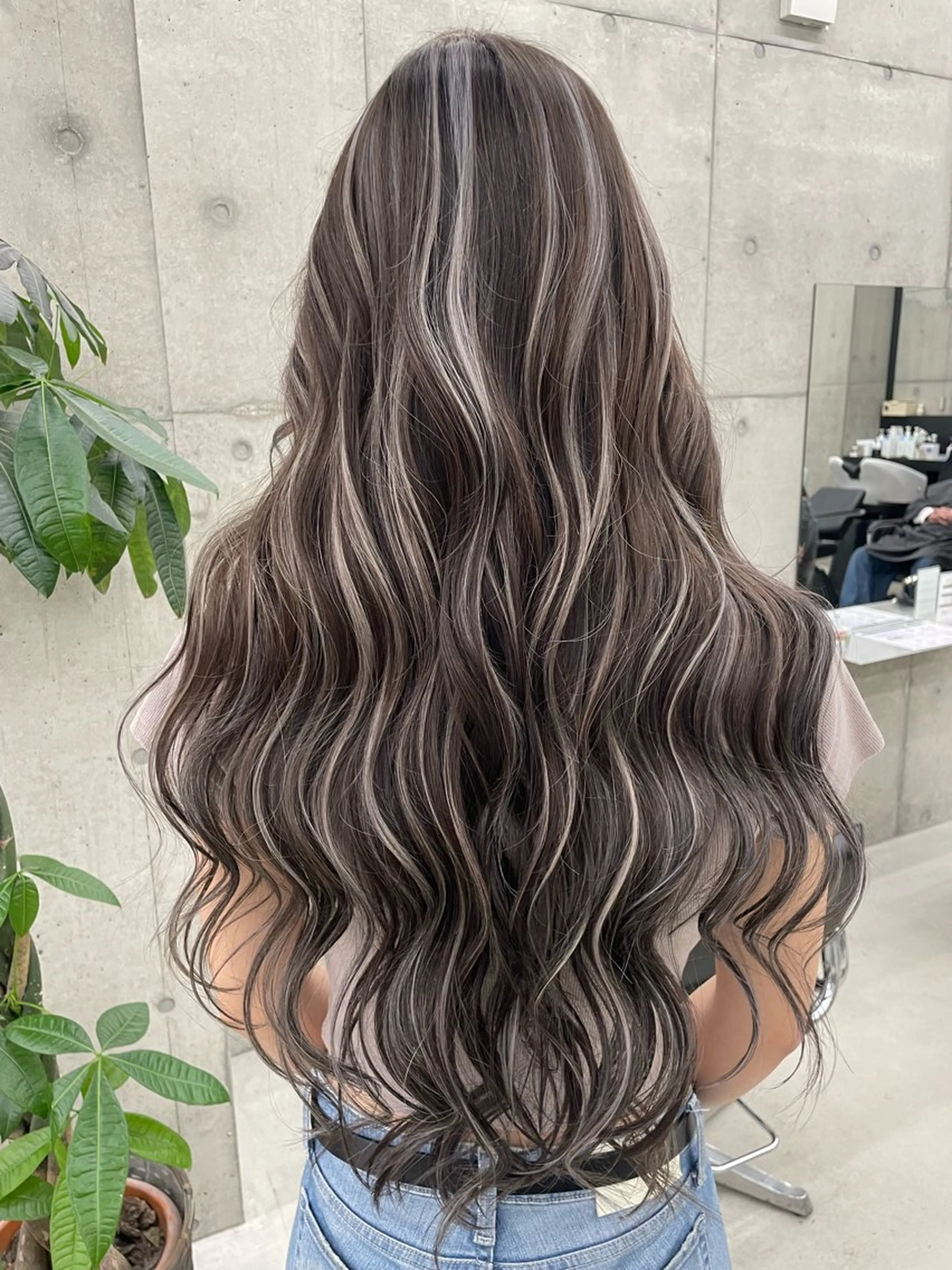 カラー ブリーチ デザインカラー ハイライトカラー ハイトーンカラー 田中 莉香のヘアスタイル