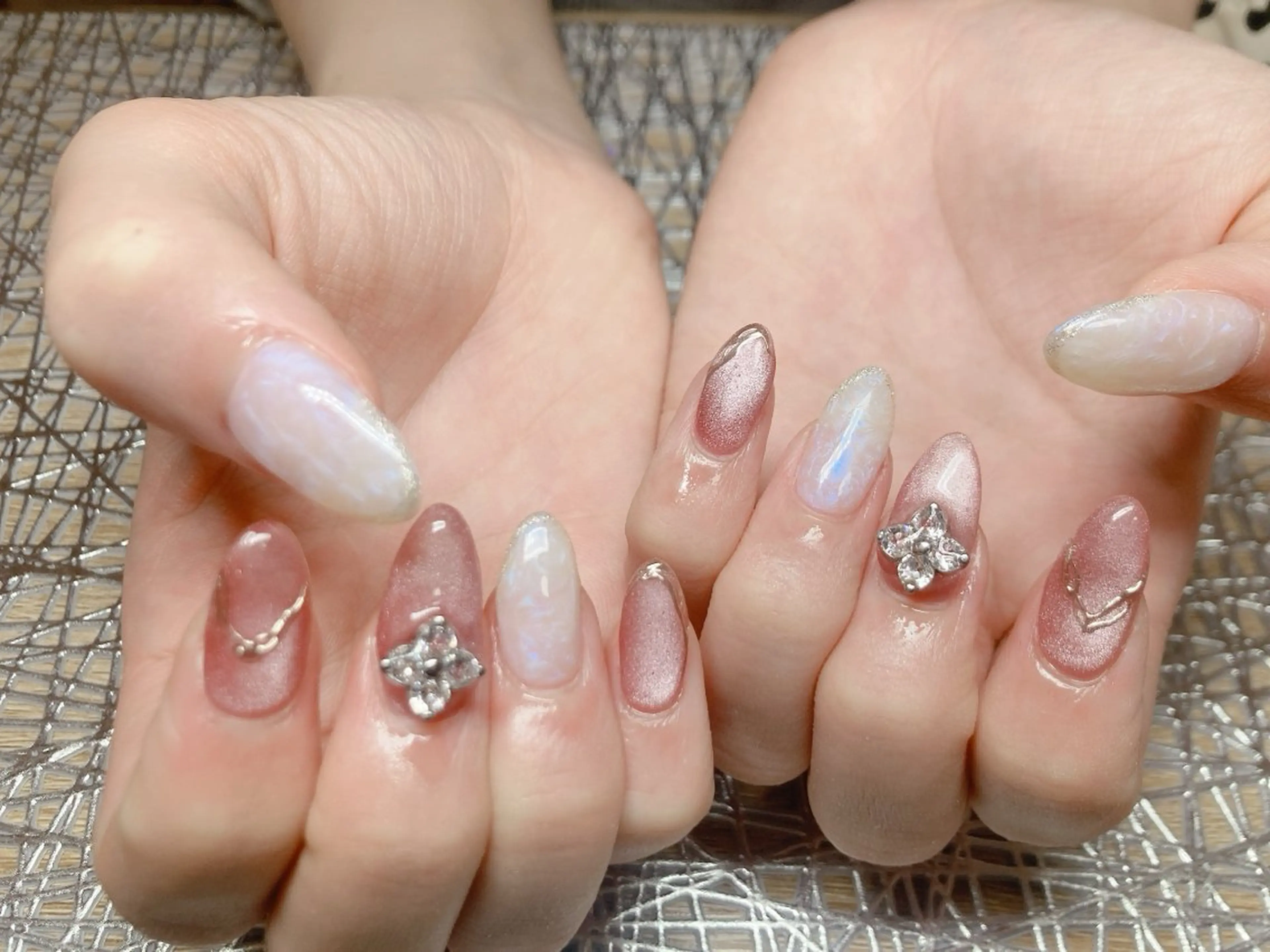 ネイル ECLAT エクラ所属・寺山 千鶴のネイルデザイン