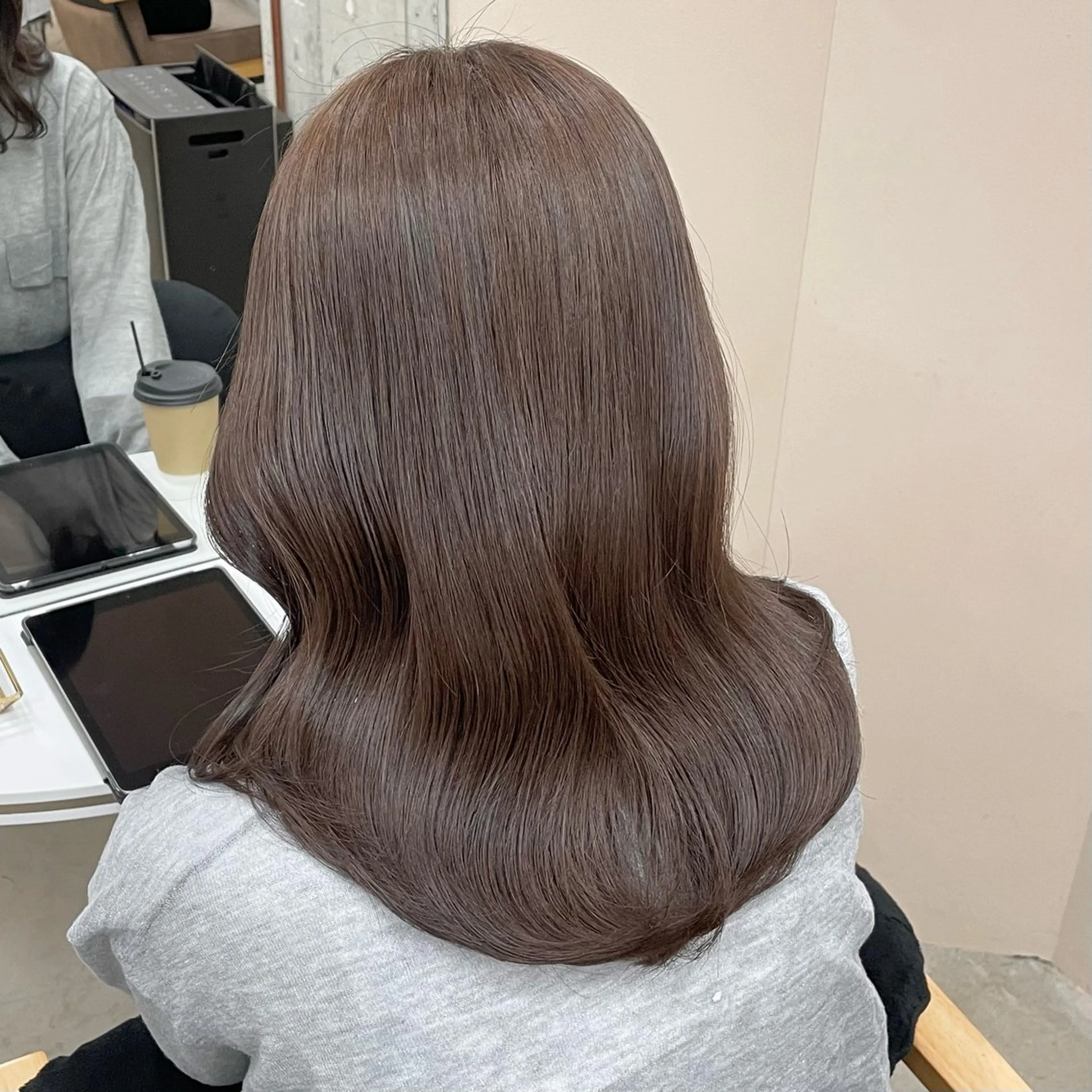 セミロング カラー グレージュ カット ヘアカラー トリートメント noii / 伊藤 愛莉のヘアスタイル