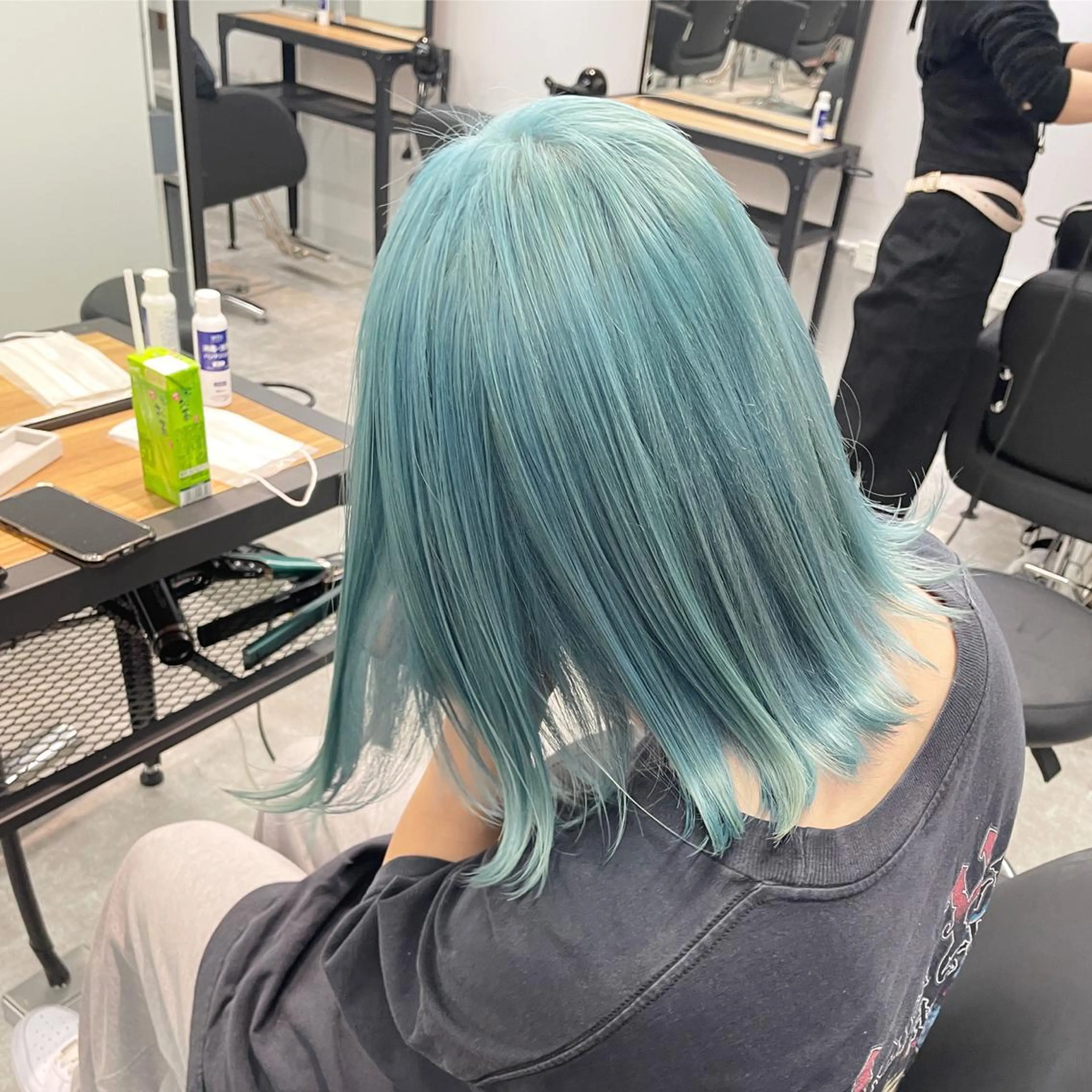 ミディアム カラー ブルーカラー GO TODAY SHAiRE SALON NU茶屋町店所属・女性専門マンツーマン YUKIのヘアスタイル