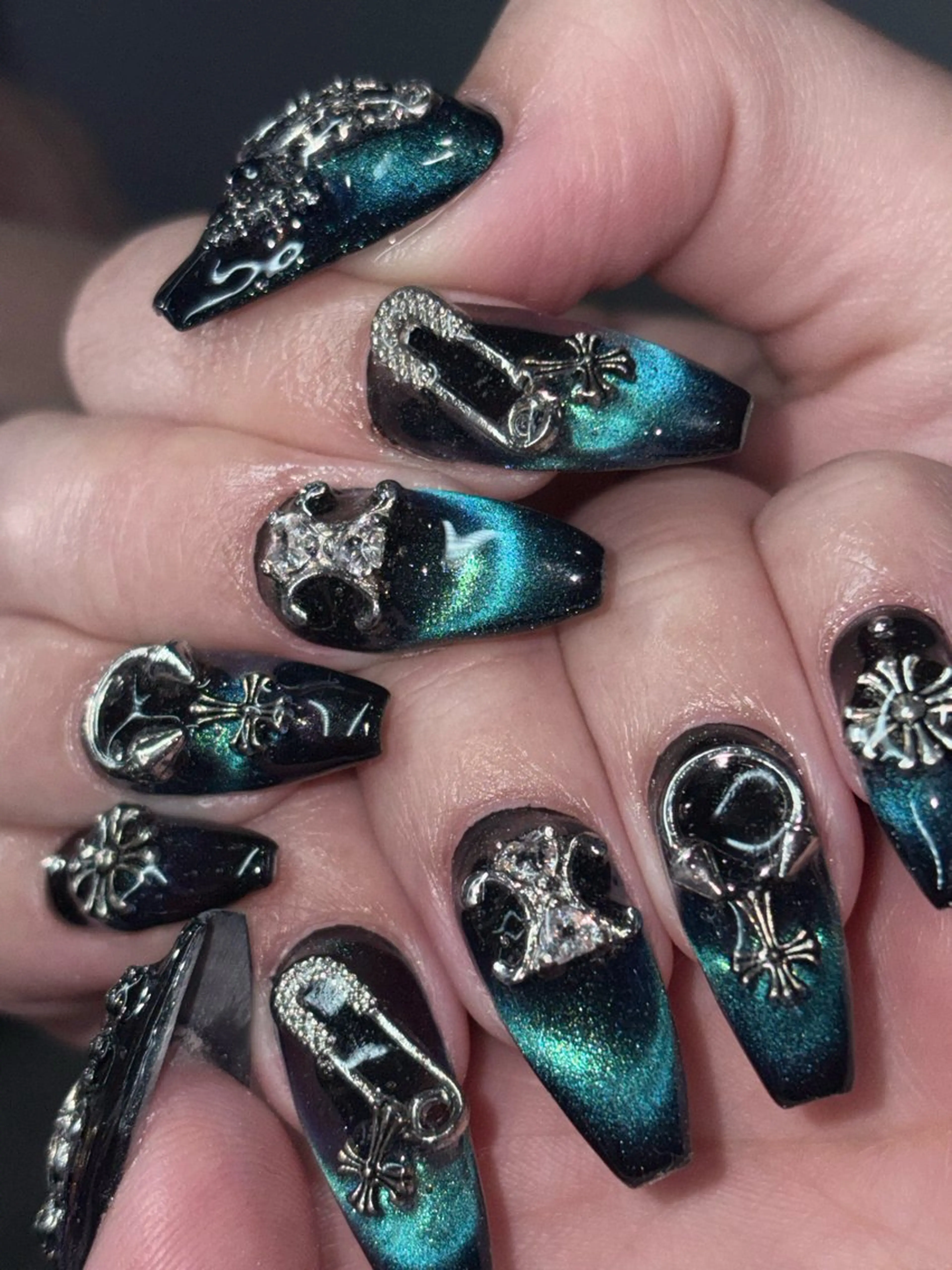 ネイル ハンドネイル さゆり￤推しキャラ ￤ロングネイル🩷のネイルデザイン