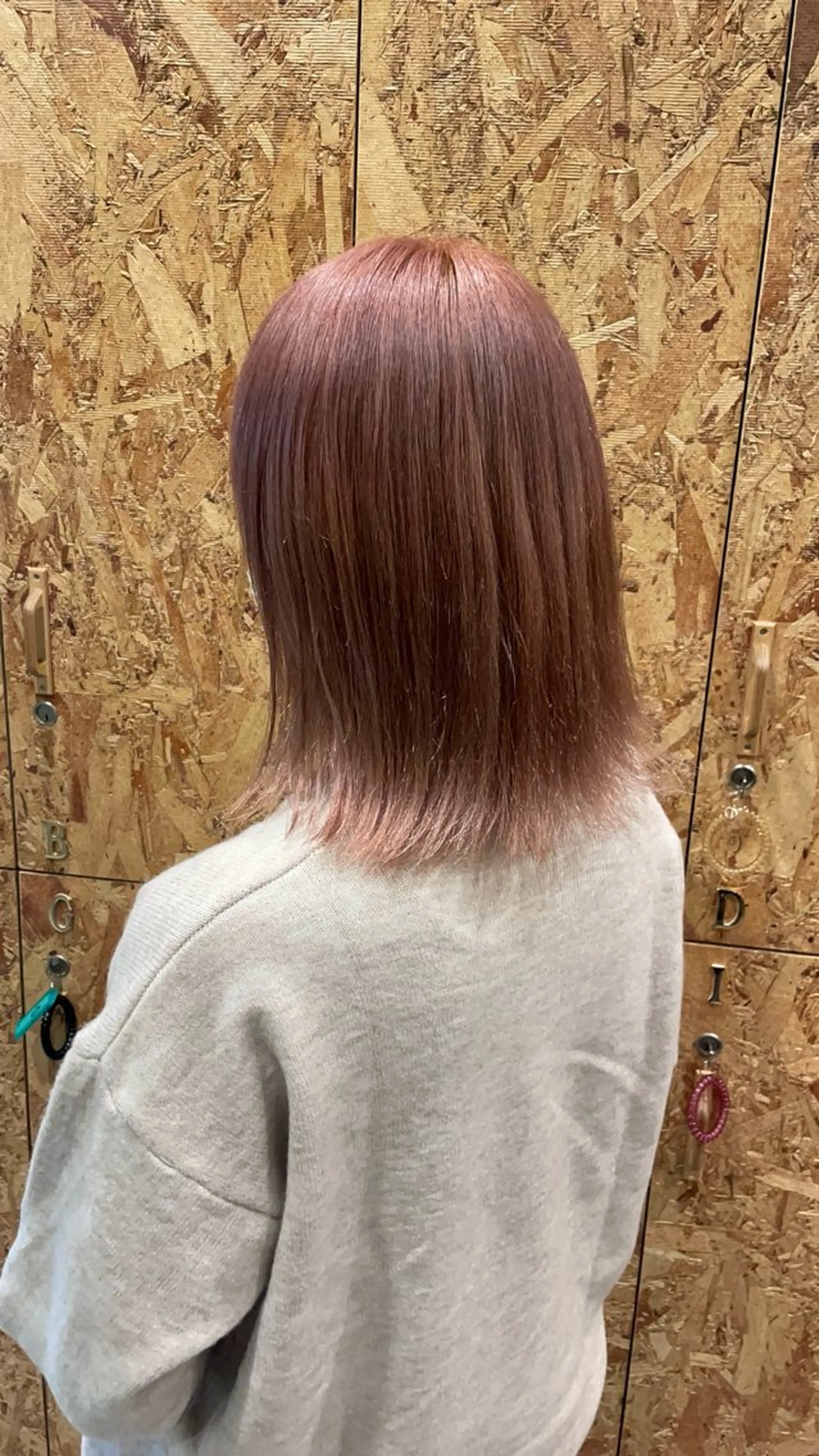 ミディアム カラー イヤリングカラー特化 🎀於曽能実夢のヘアスタイル