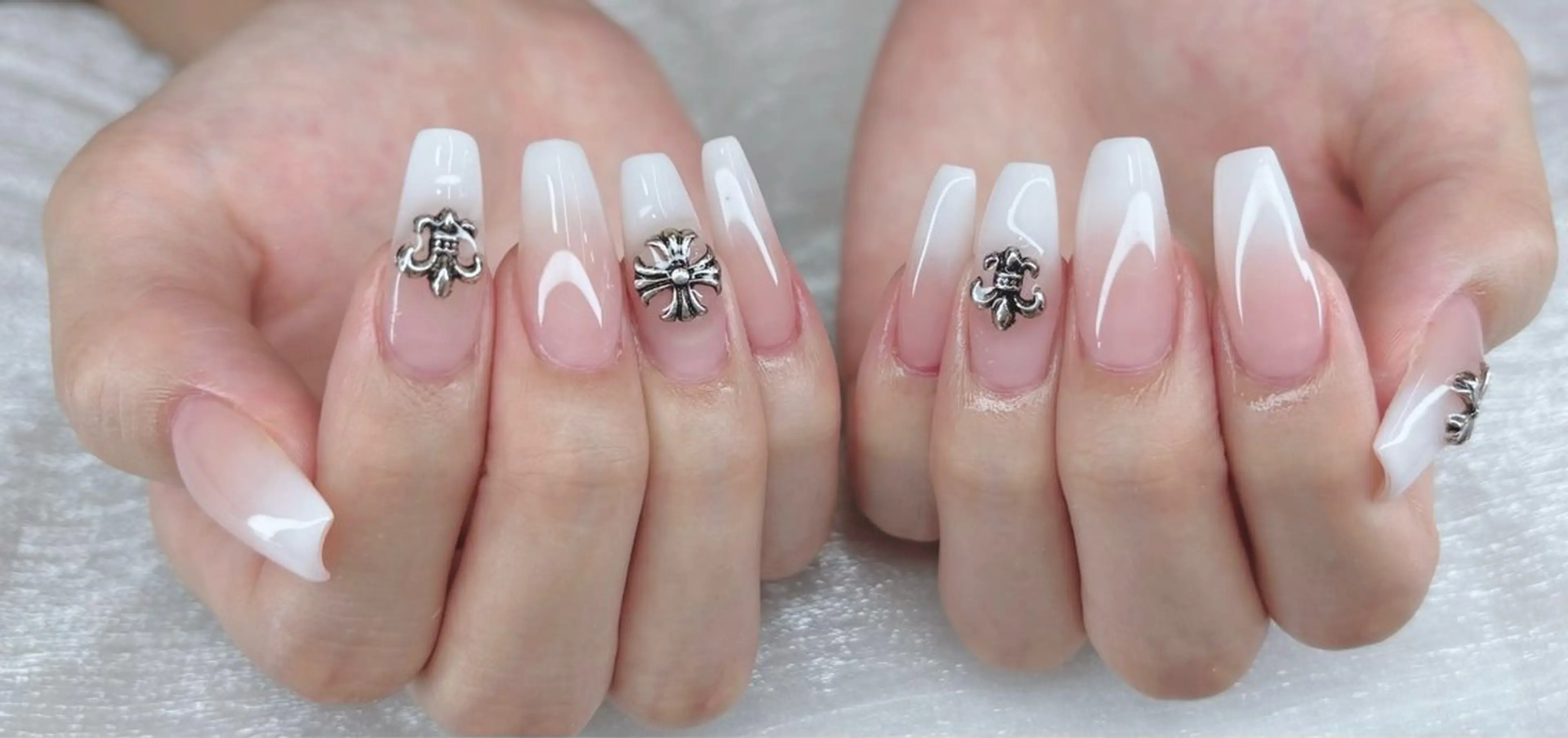 ネイル オーロラネイル ブルー チークネイル フットネイル フレンチネイル Haru Kaori 渋谷のネイルデザイン