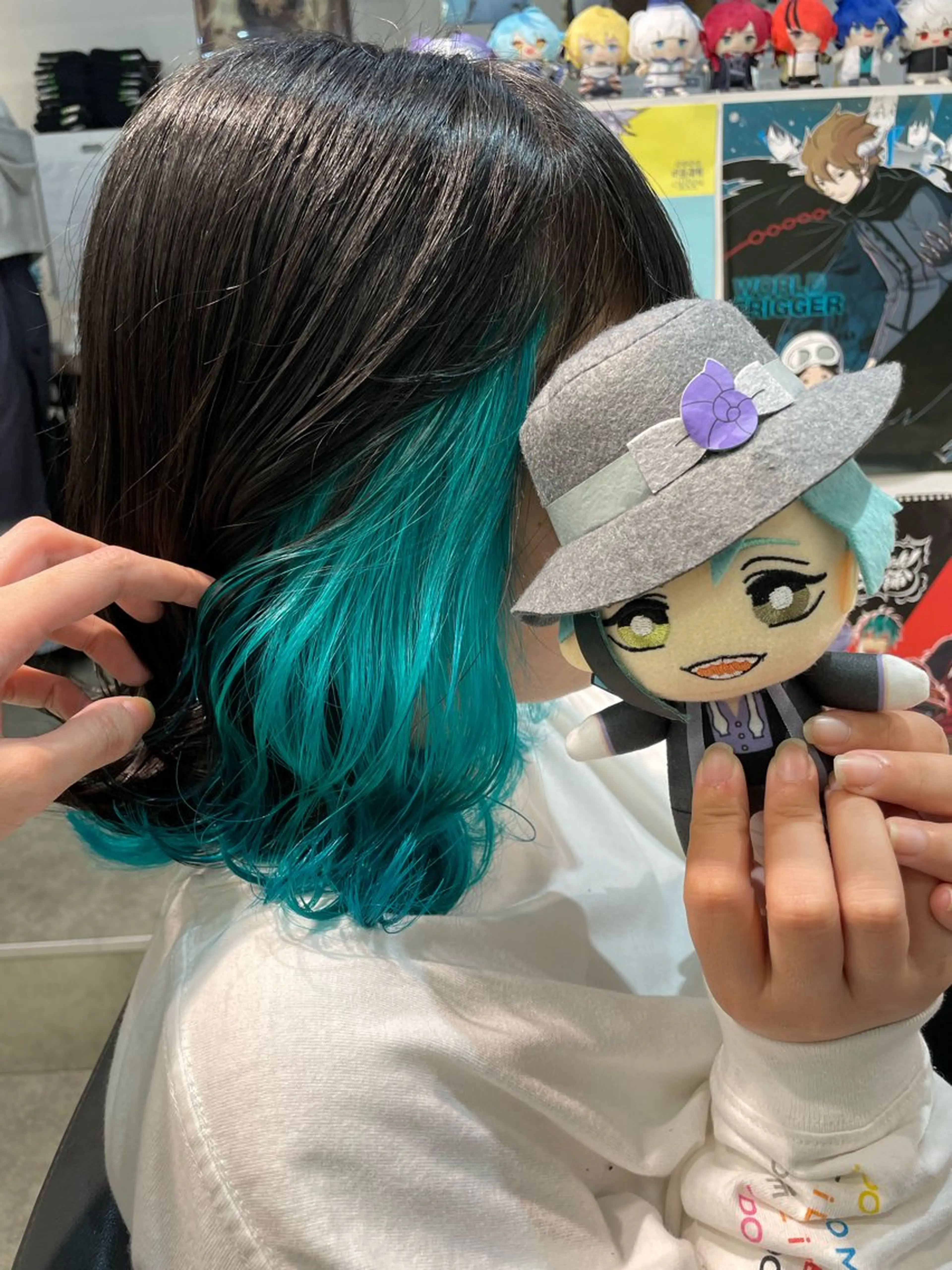 セミロング カラー イヤリングカラー インナーカラー インナーカラー 推し ブリーチ  髪質改善のヘアスタイル