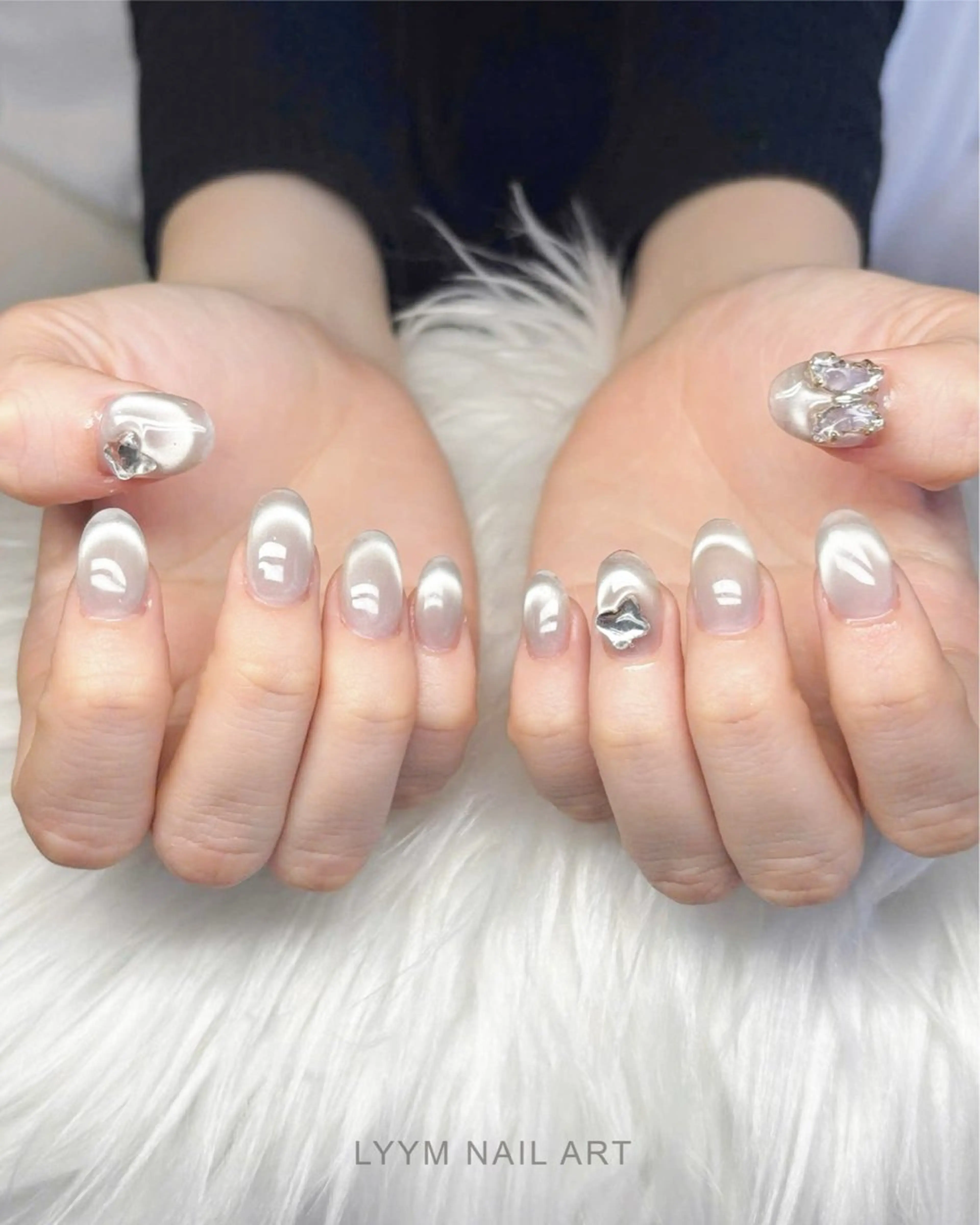 ネイル 氷ネイル・うるうるネイル マグネットネイル シルバー ハンドネイル LYYM Salonのネイルデザイン