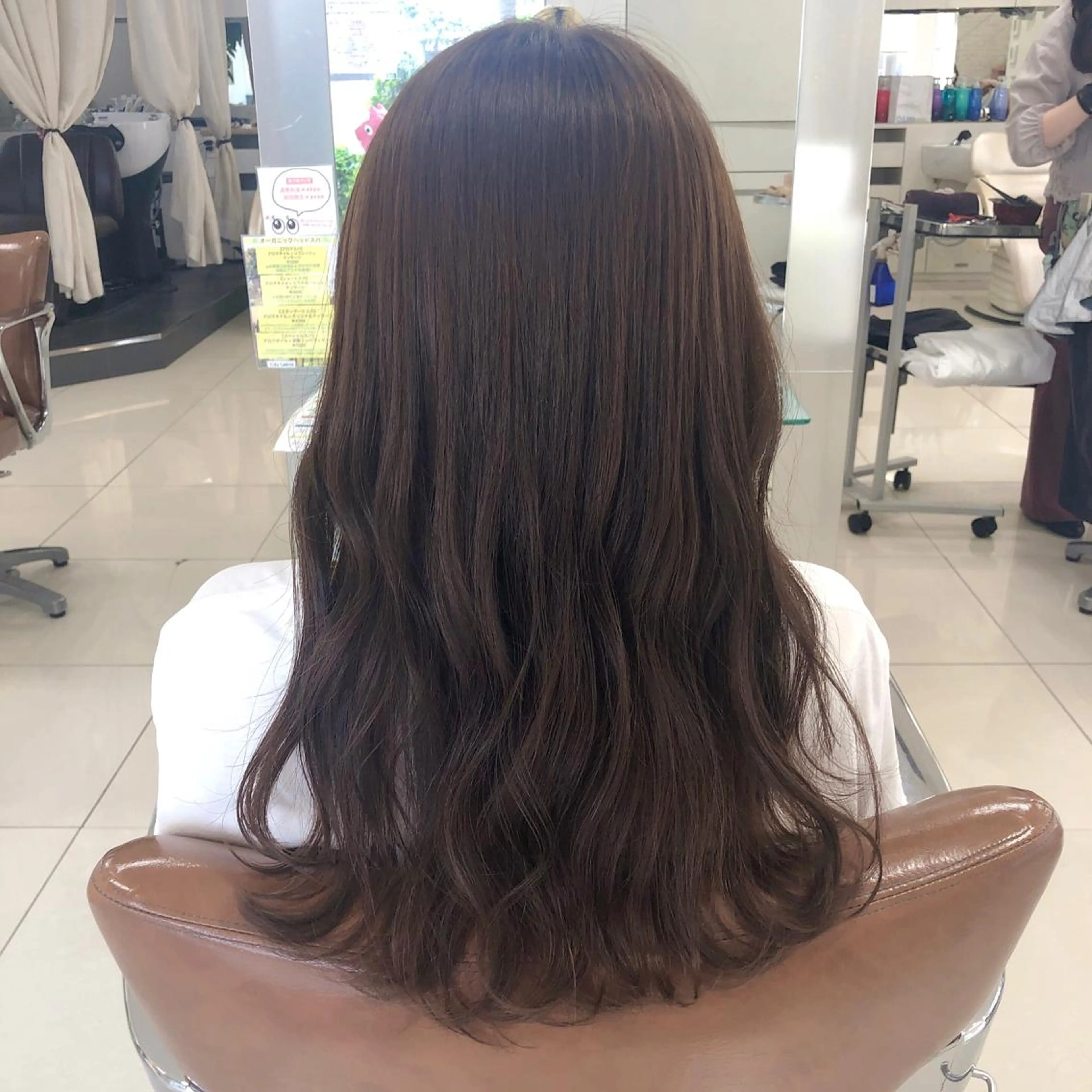 ロング カラー カット ヘアカラー トリートメント 岩戸優奈 束感まつげ ピンク/ベージュのヘアスタイル