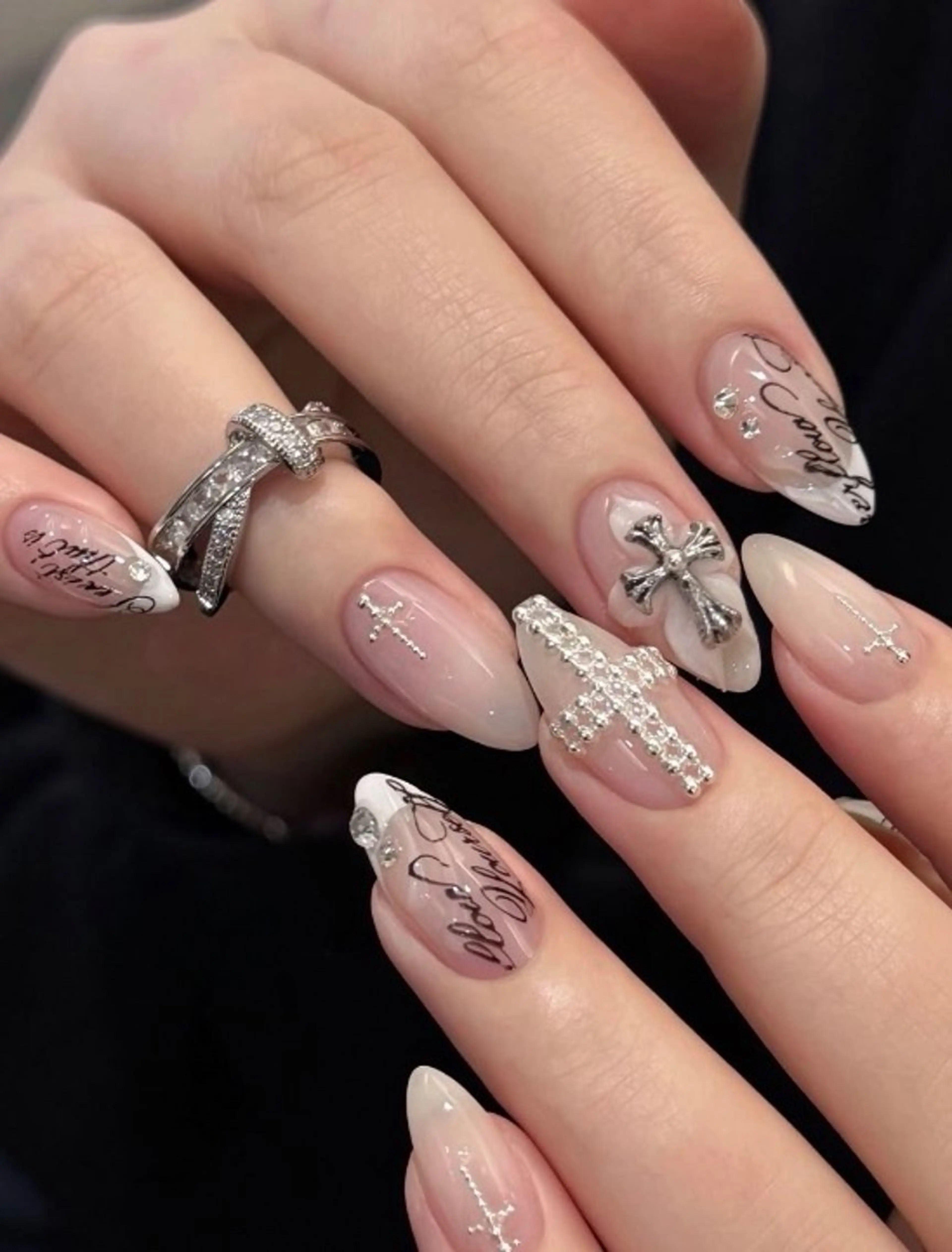 カラー グラデーションカラー ピンクカラー ハンドネイル AIN Nailのネイルデザイン