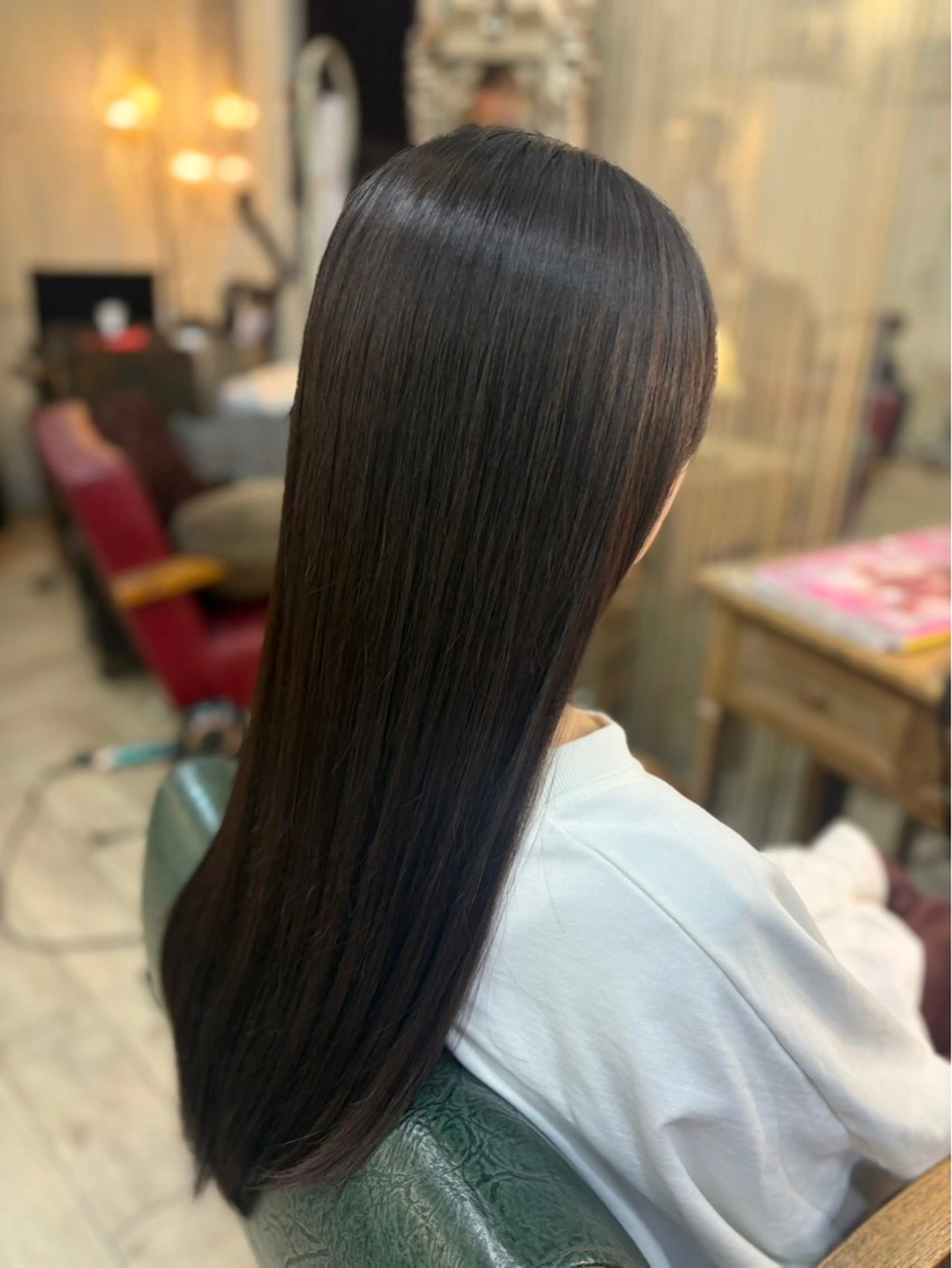 【艶再設計】艶ストレート＋透明感カラー＋カットの写真