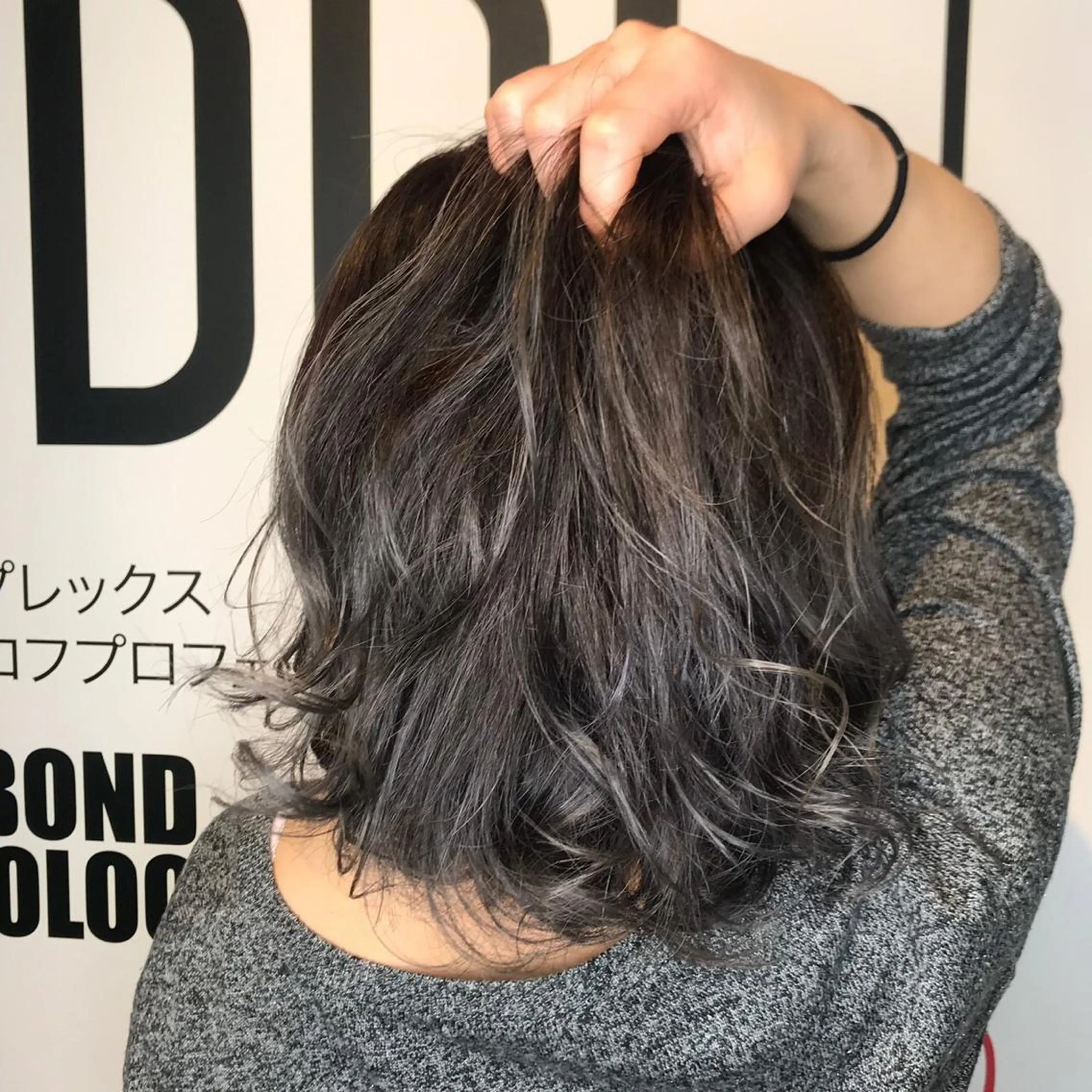 ミディアム カラー バレイヤージュ グレージュ ハイライトカラー 外国人風カラー ハイライト カット ヘアカラー 小川 舜人のヘアスタイル