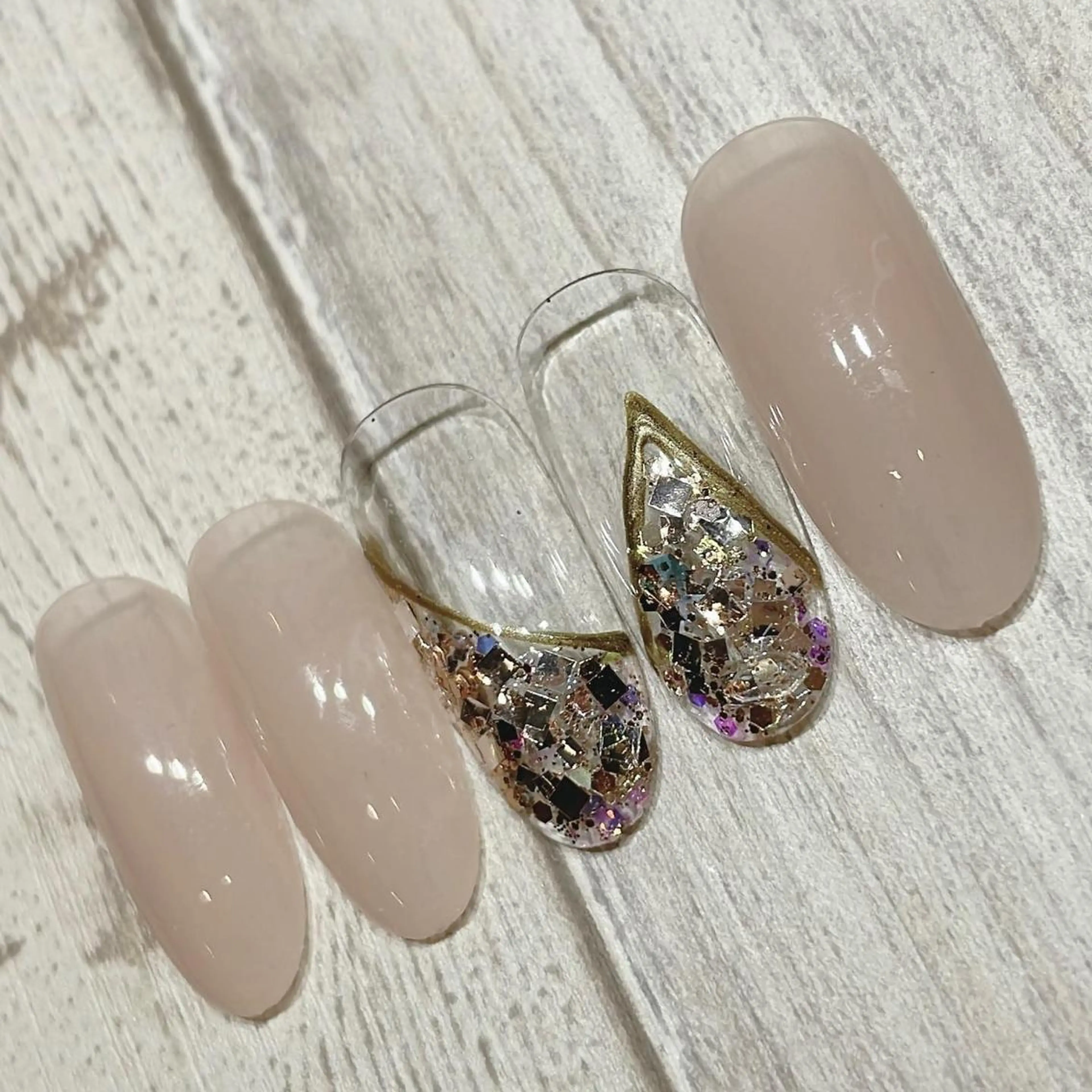 ネイル マツエク・マツパ まつげパーマ ボリュームラッシュ ジェルネイル ニュアンスネイル パラジェル 髙橋 敦子のネイルデザイン