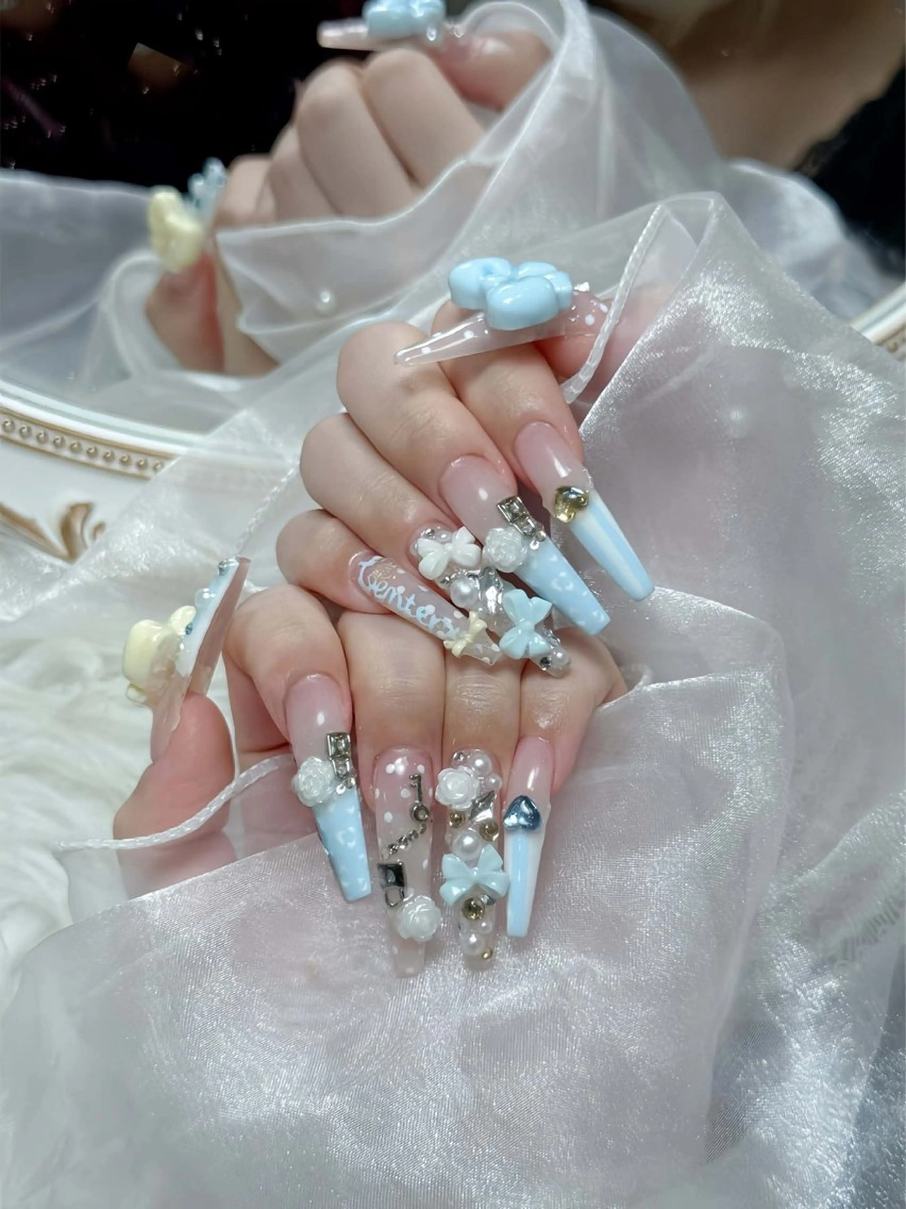 ネイル チークネイル ドット フレンチネイル グラデーション ハート ハンドネイル ハンドケア Eli Nails 新宿のネイルデザイン