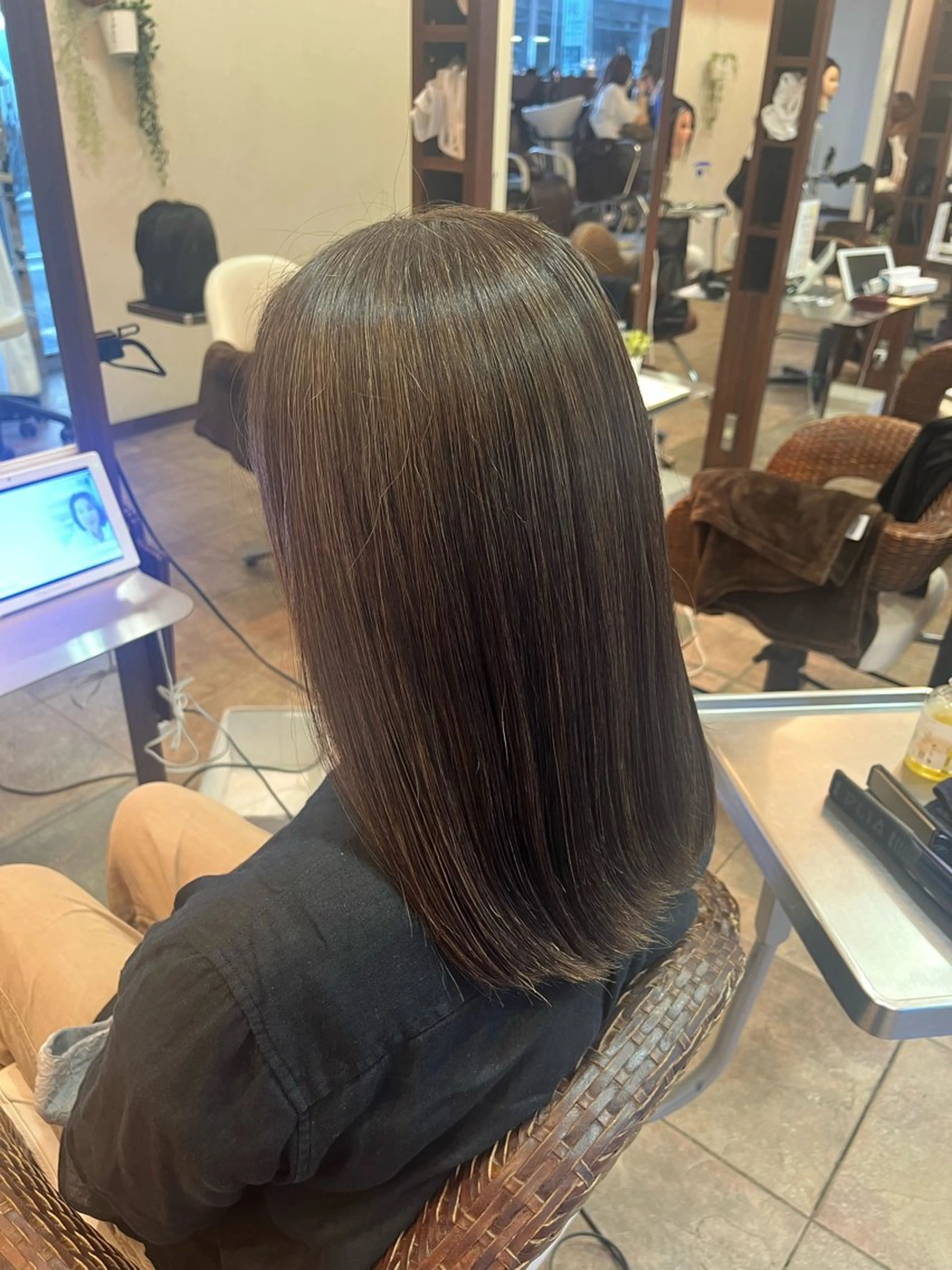 カラー ヘアカラー トリートメント 伊部 しづきのヘアスタイル