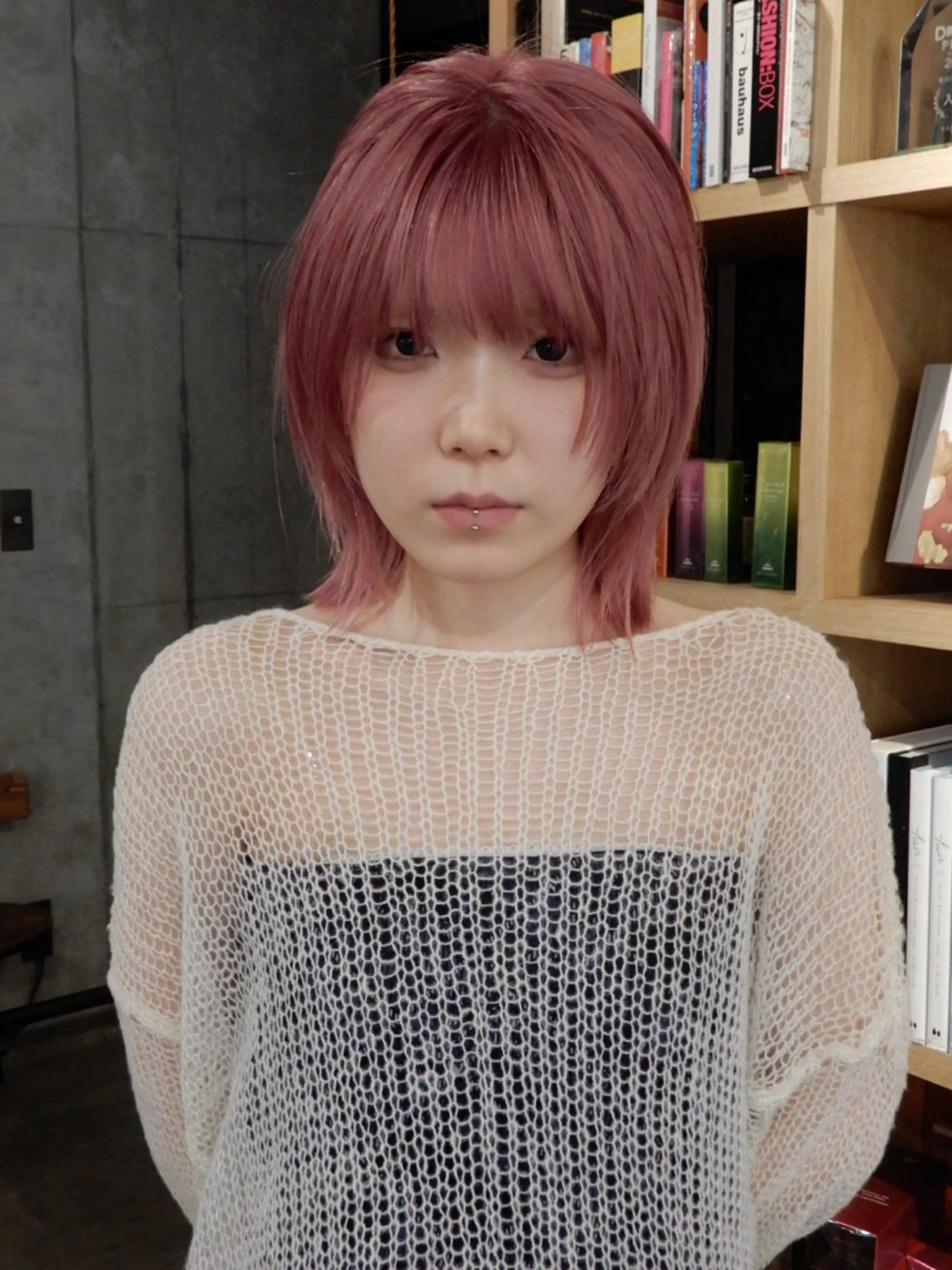 カラー ブリーチ ピンクカラー 兼西 菜摘のヘアスタイル