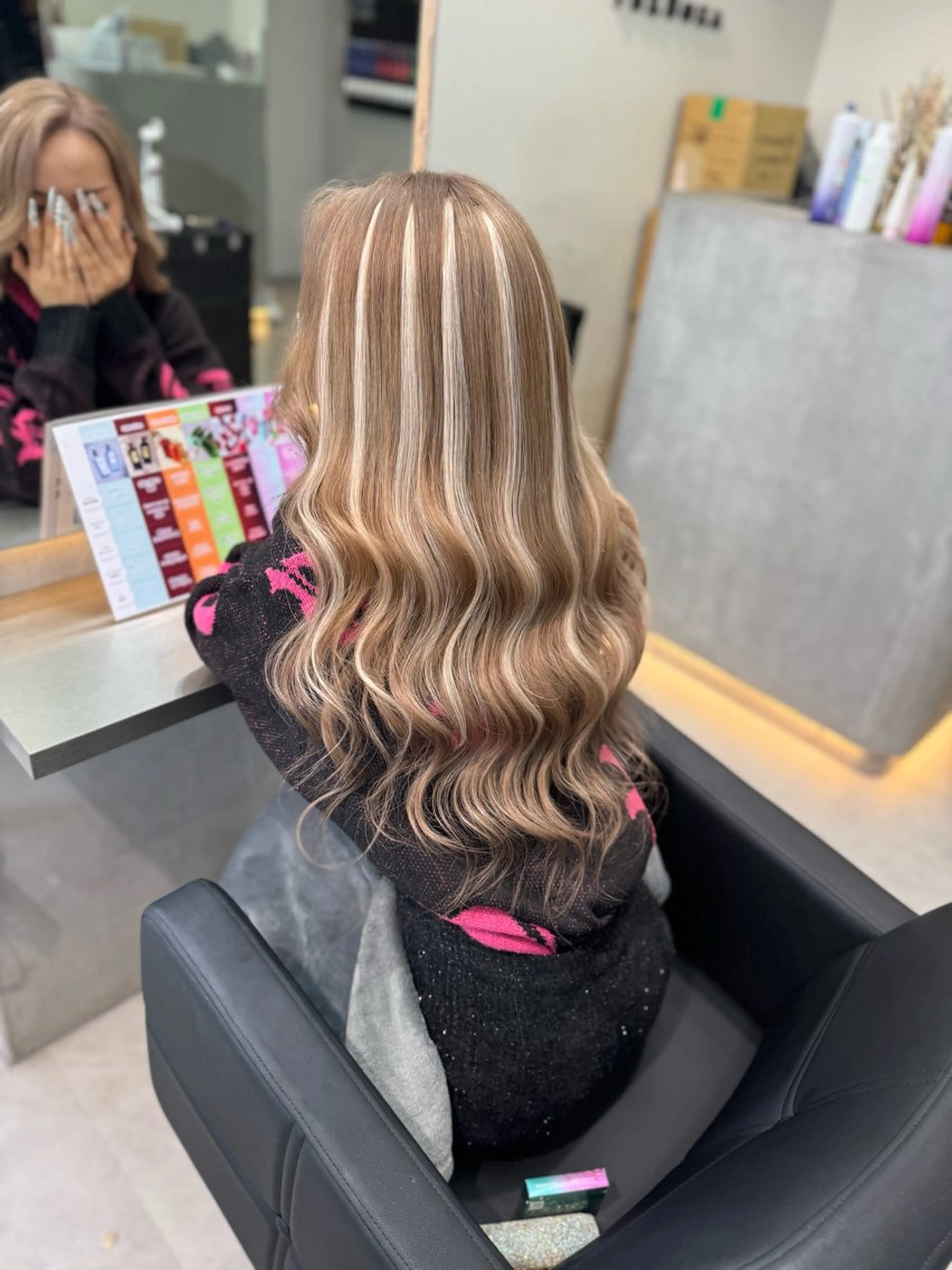 ロング カラー ベージュカラー ハイライトカラー ミルクティーベージュ ハイライト ヘアカラー エクステ ギャルの女神/ Shionのヘアスタイル