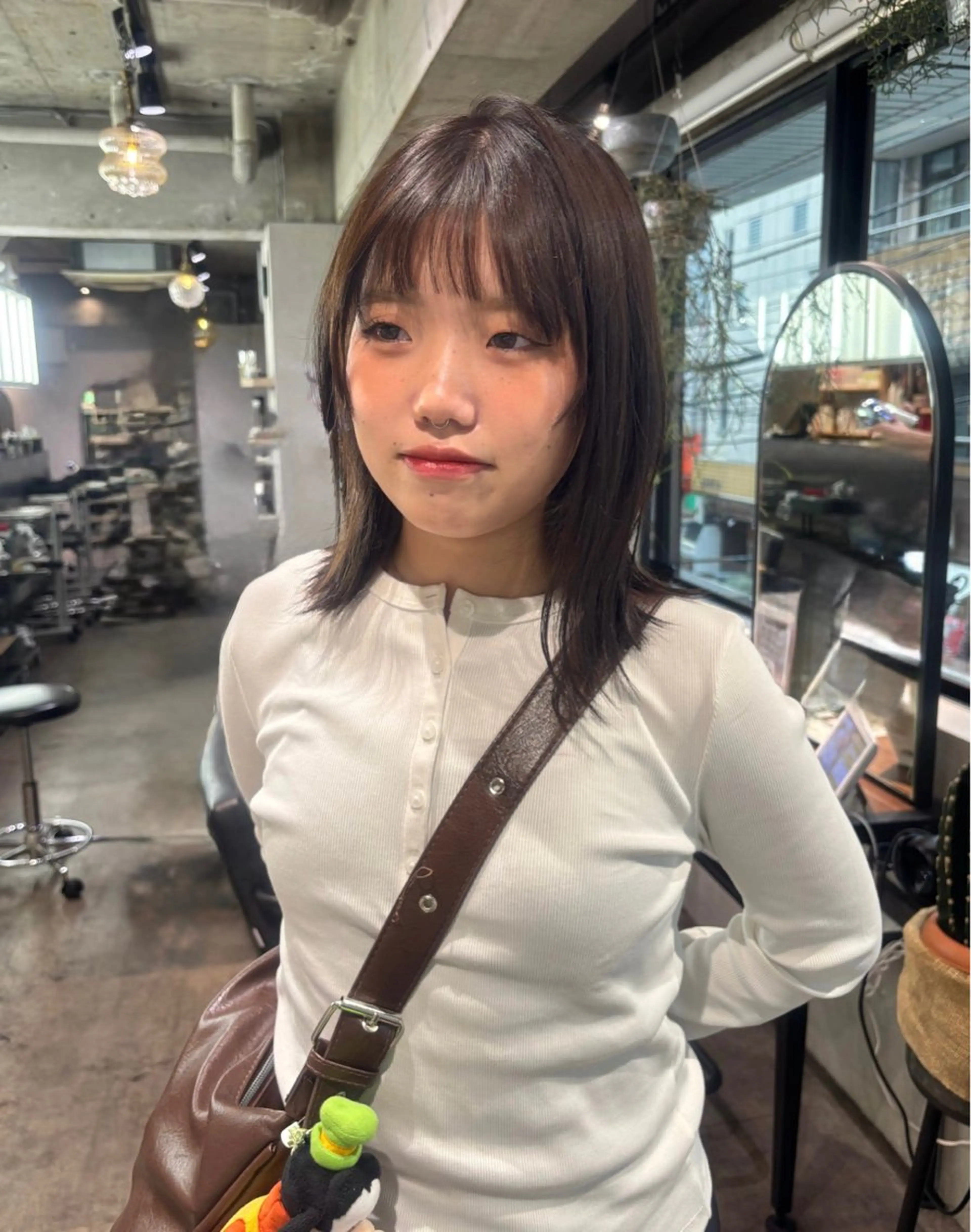 セミロング カラー 切りっぱなしボブ ブリーチ ダブルカラー イヤリングカラー ハイライトカラー ヘアカラー iona/ハイトーン /ネイルのネイルデザイン