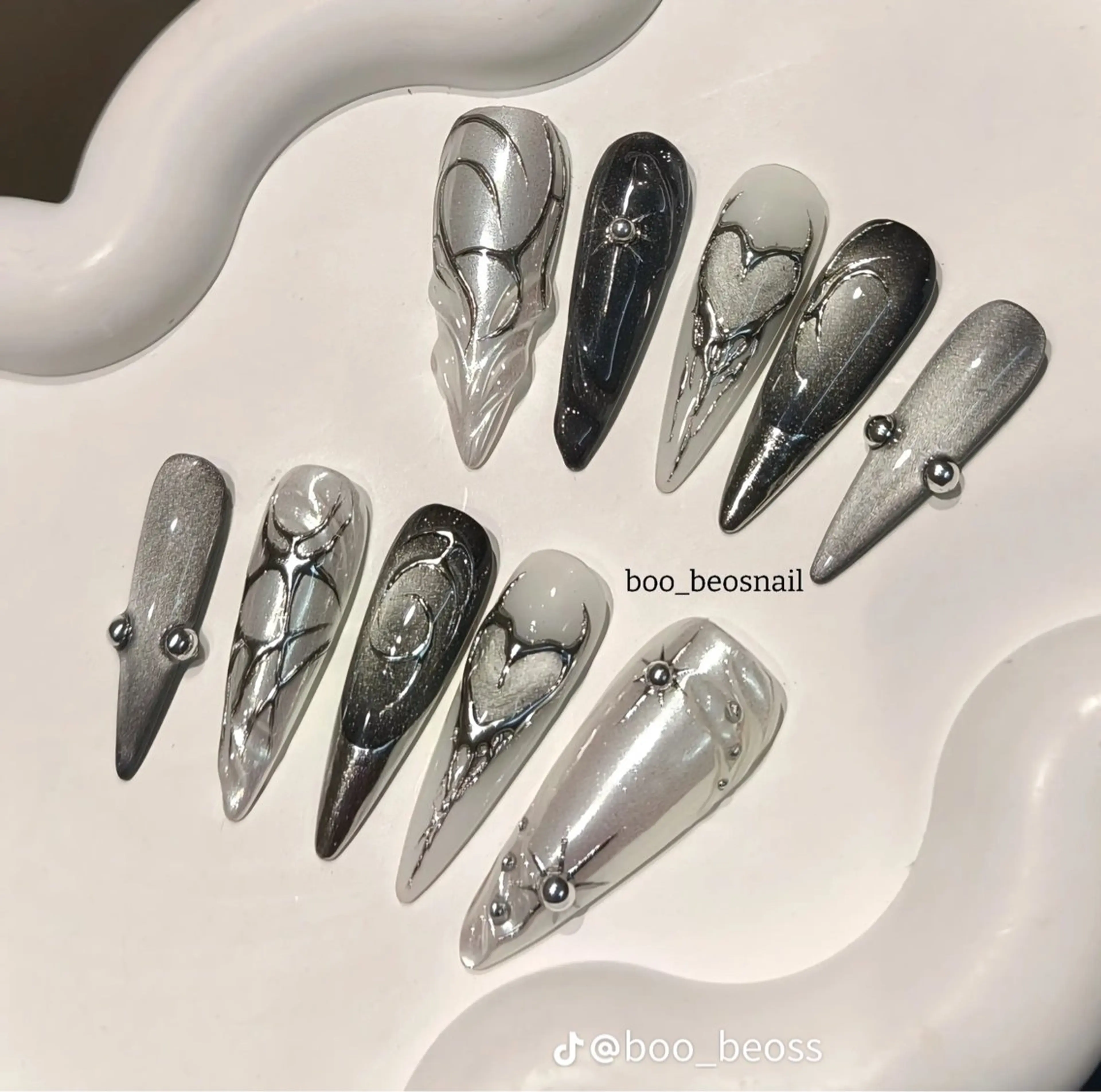 ネイル 🪷Mi.o あいちゃん🐝のネイルデザイン