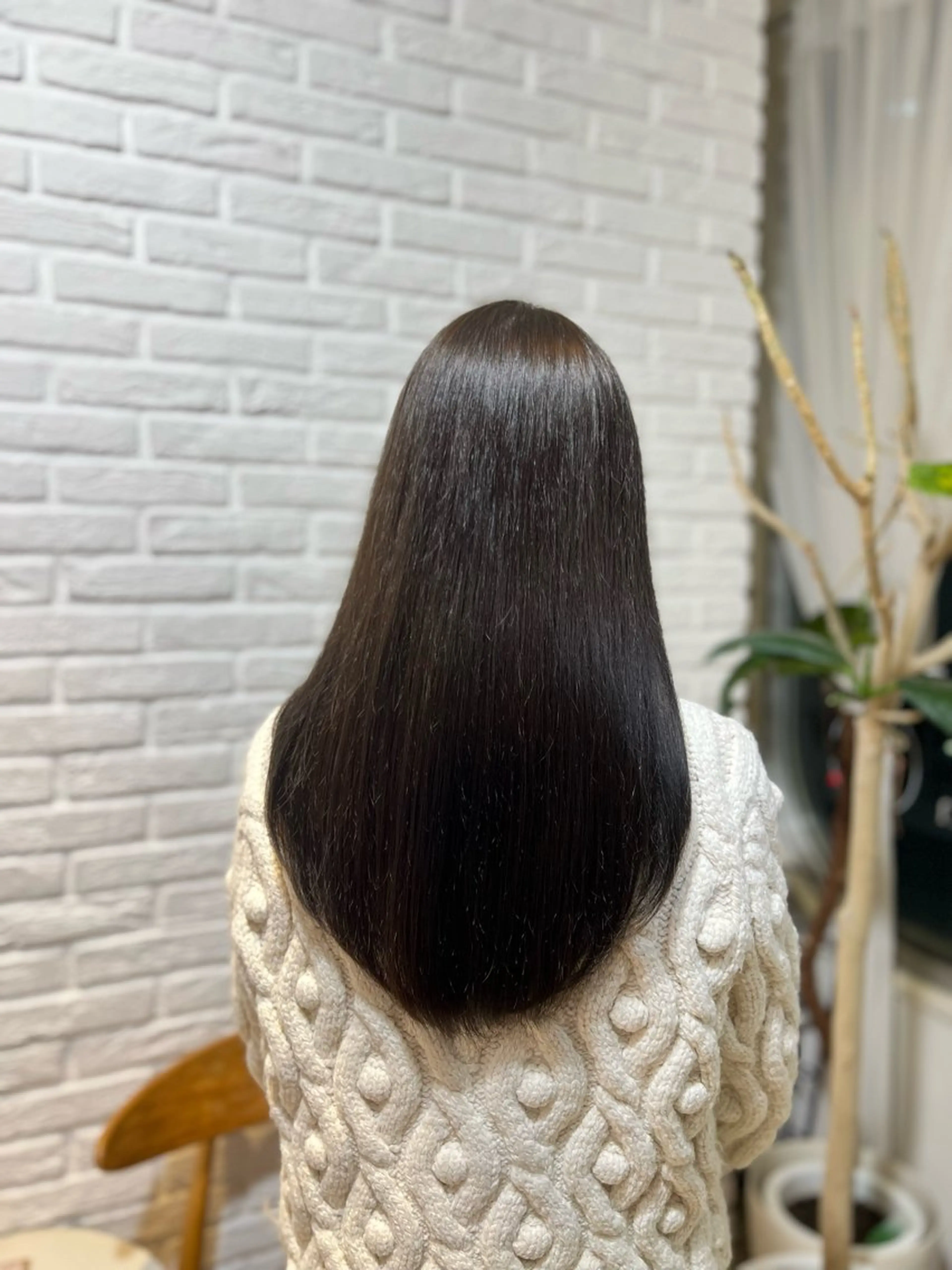 ロング カラー SLASHスラッシュ 小西結奈のヘアスタイル