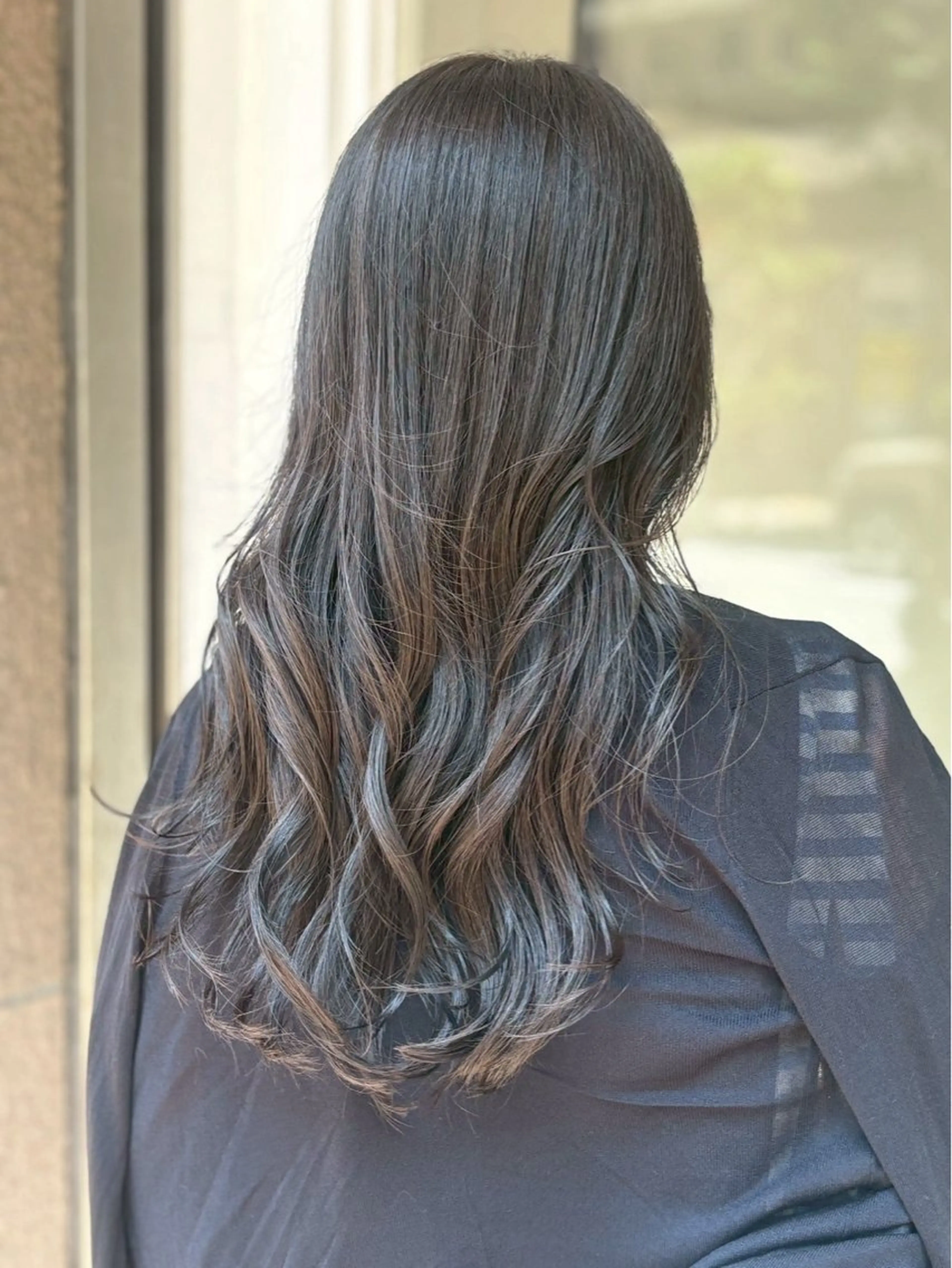 ロング カラー まなべ さくらのヘアスタイル