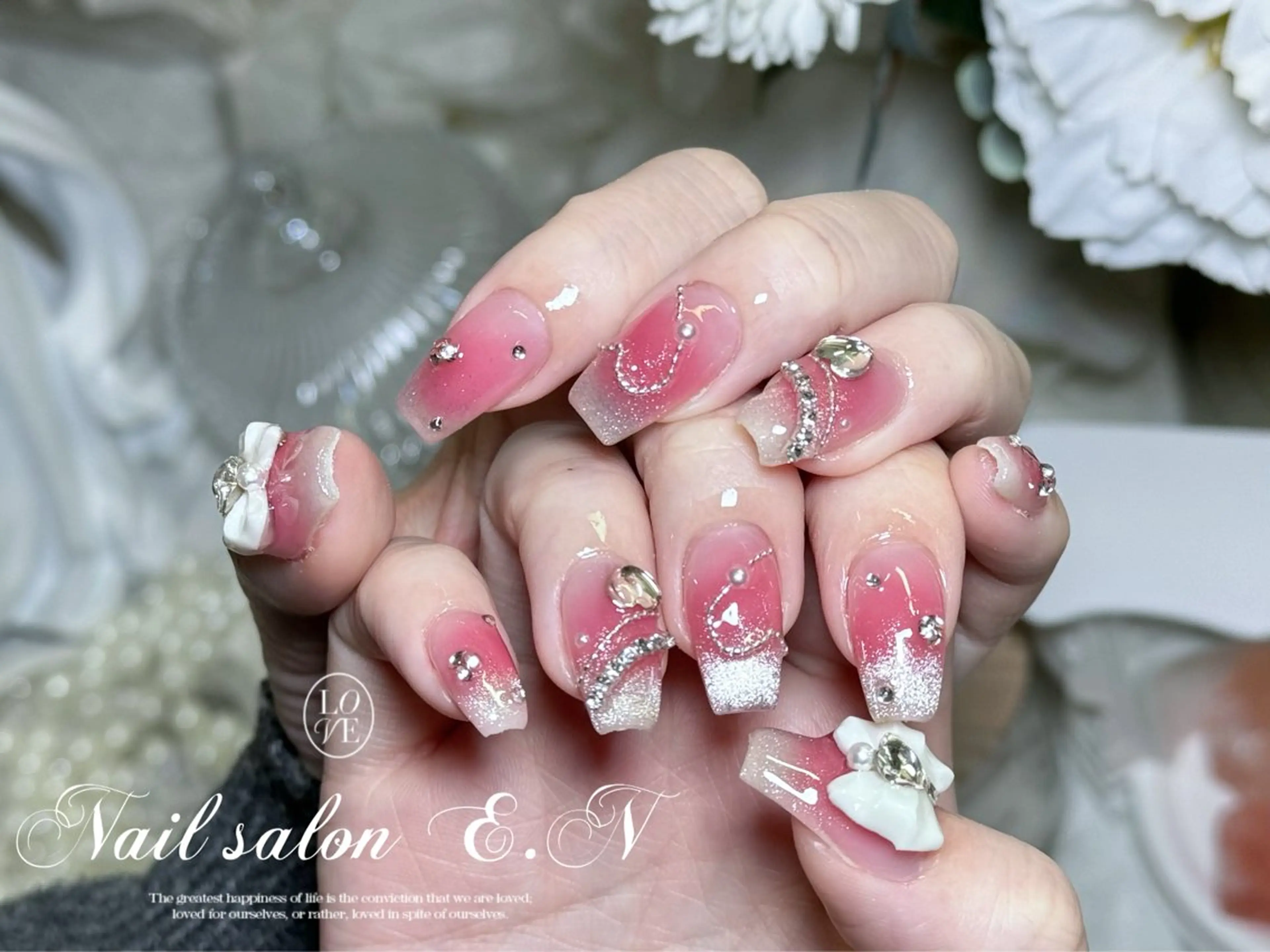 ネイル アートネイル オーロラネイル ガーリー キラキラネイル 韓国ネイル E.N🦋 長さ出し/持ち込みのネイルデザイン