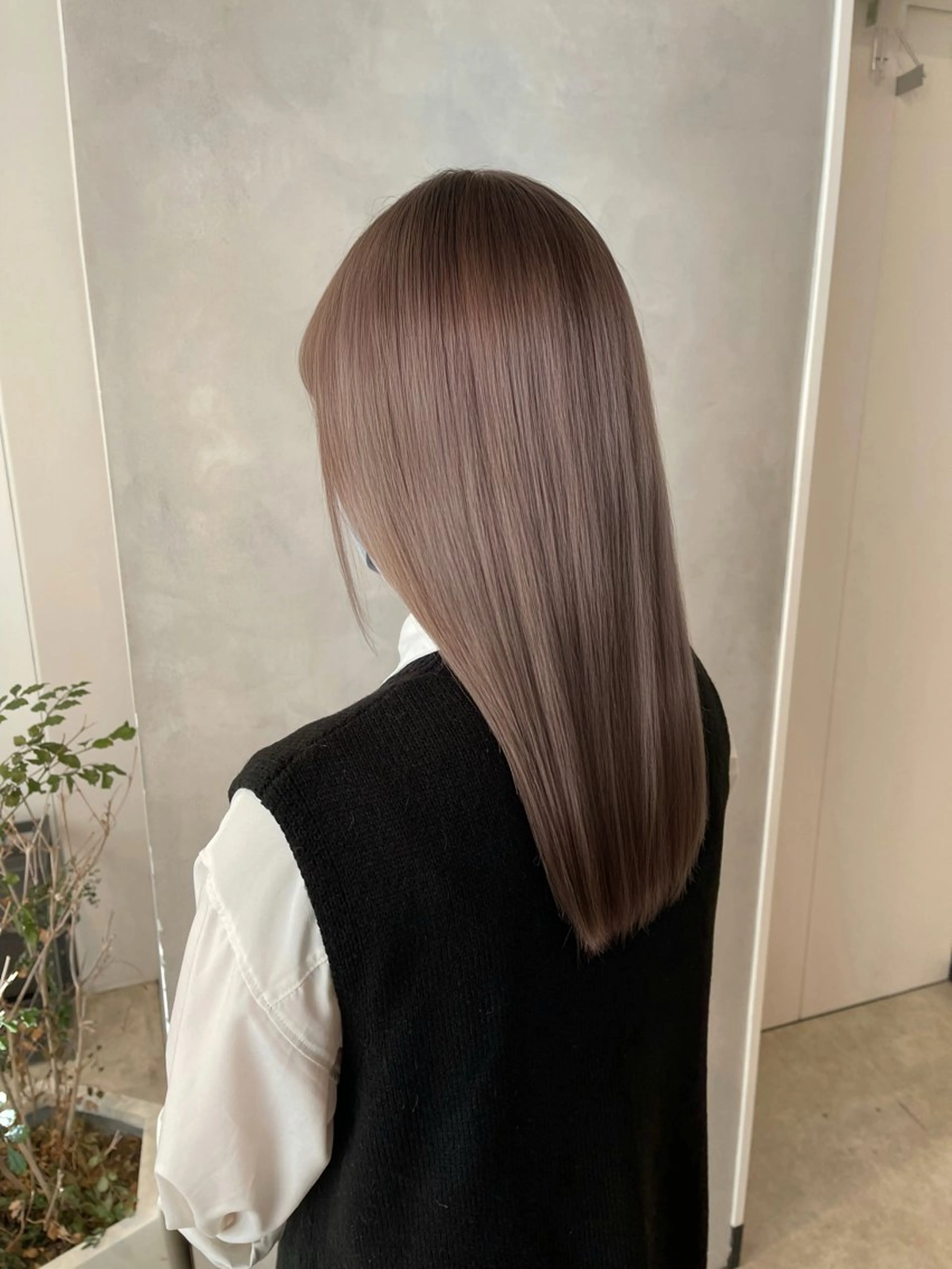 セミロング カラー ベージュカラー ブリーチ ミルクティーベージュ ヘアカラー トリートメント 🦋レイヤーカット ミドリカワ🦋のヘアスタイル