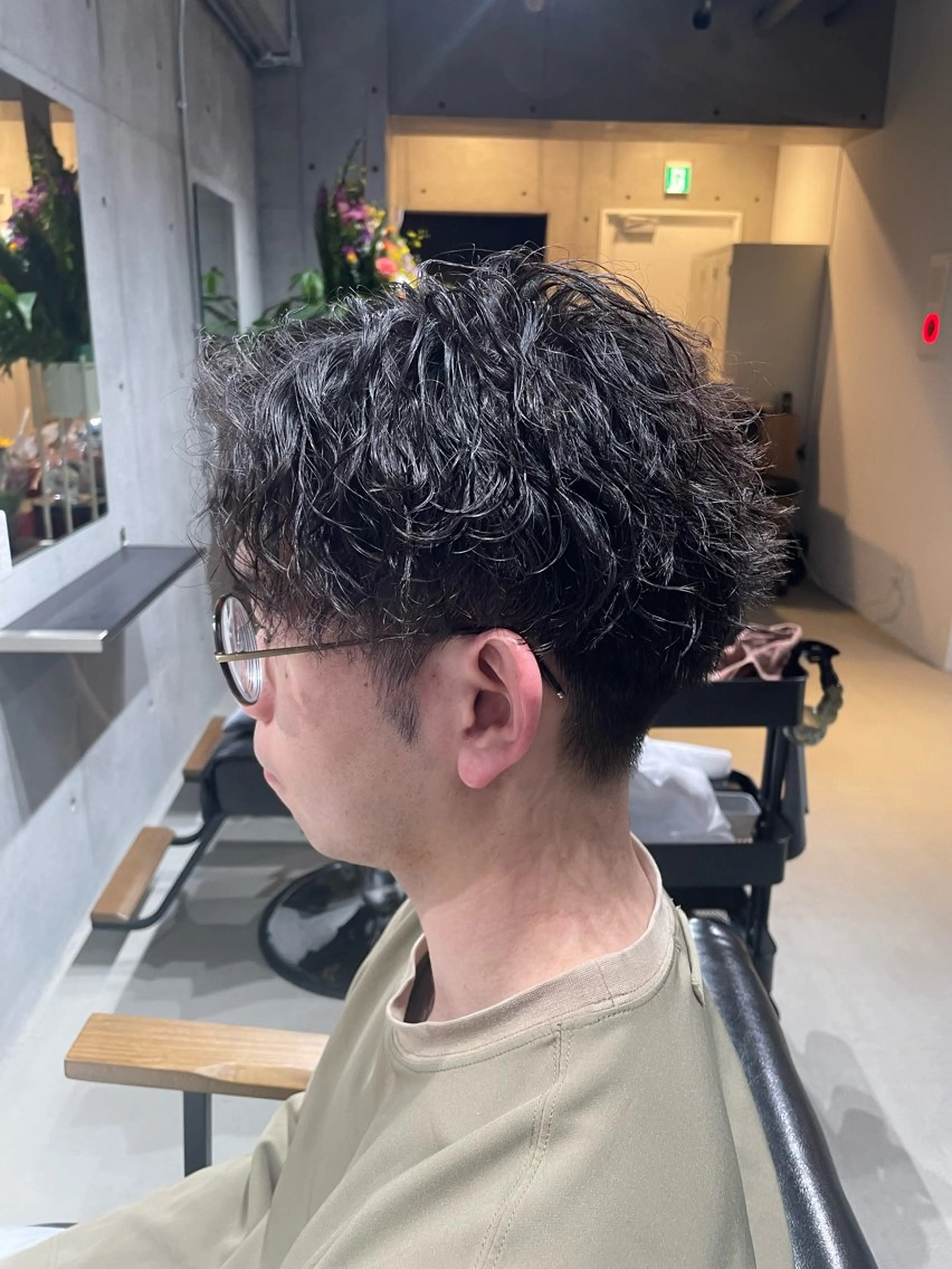 ショート パーマ メンズ センターパート メンズハイライト メンズメッシュ メンズパーマ スパイキーショート 中崎町メンズパーマ/ シャドウ/山下拓実のヘアスタイル