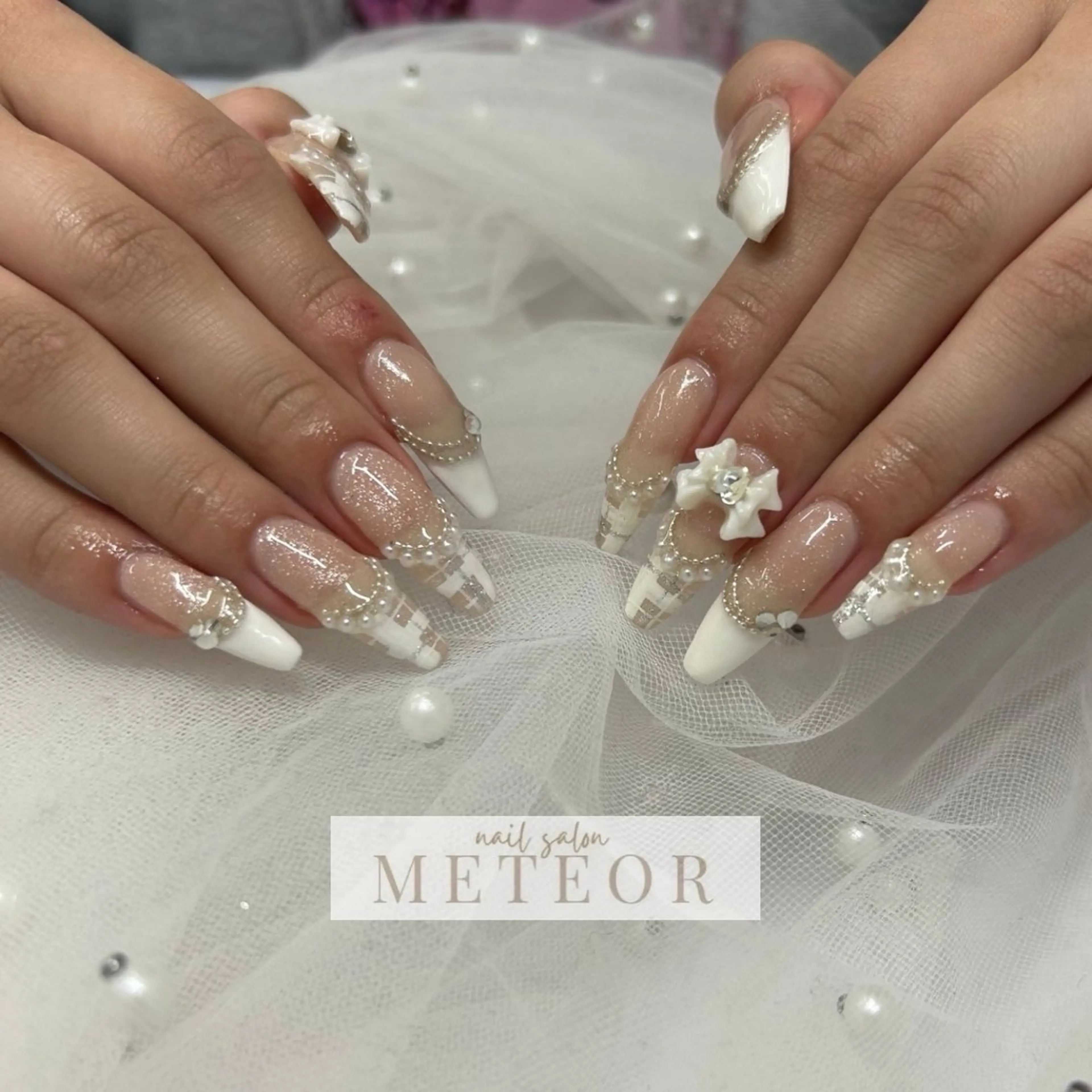 ネイル フレンチネイル ワンホンネイル ハンドネイル METEOR💫 staffのネイルデザイン