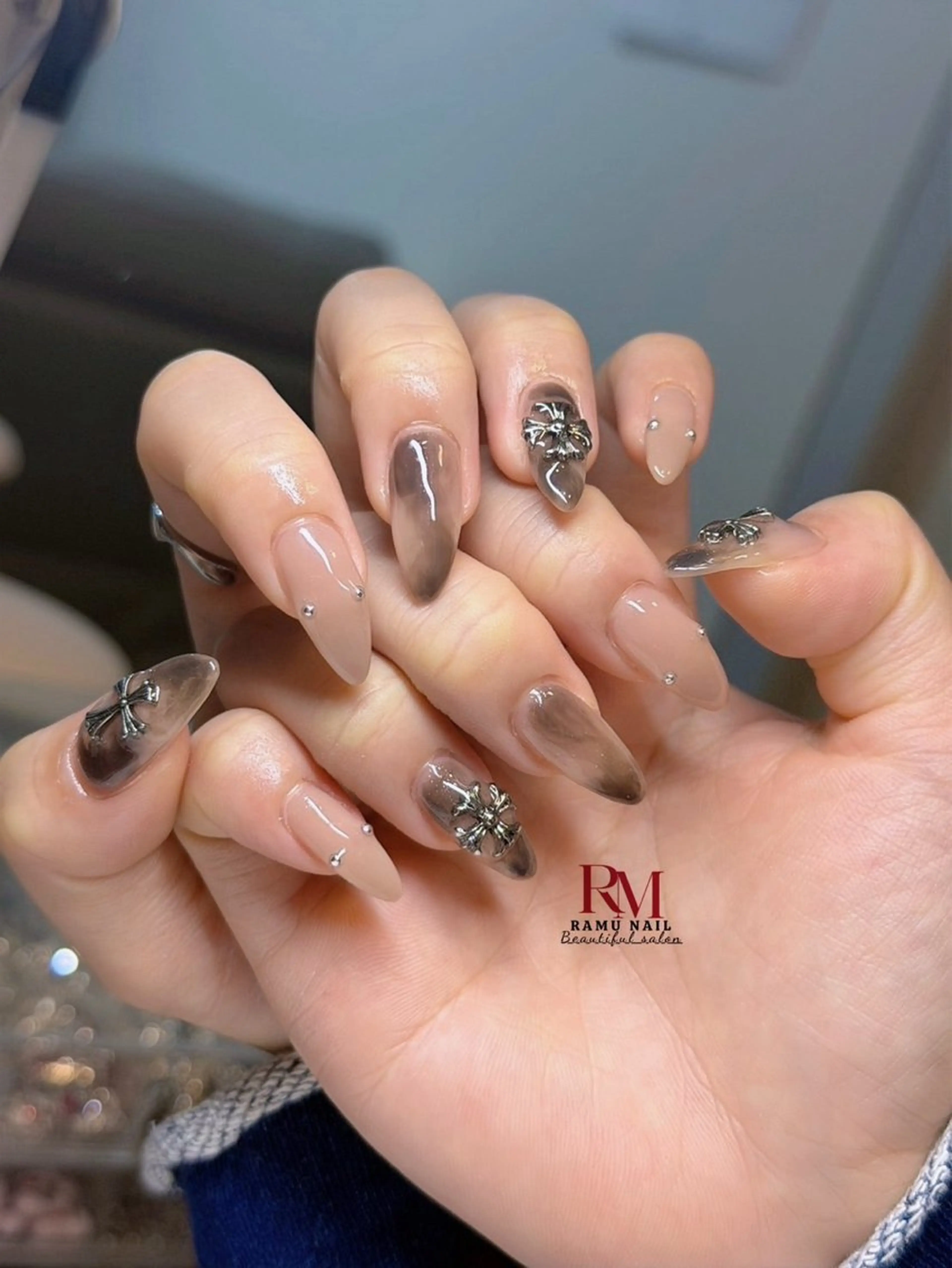 ネイル キラキラネイル マグネットネイル ミラーネイル ピンク ワンホンネイル ハンドネイル RAMU Nail 恵比寿店のネイルデザイン