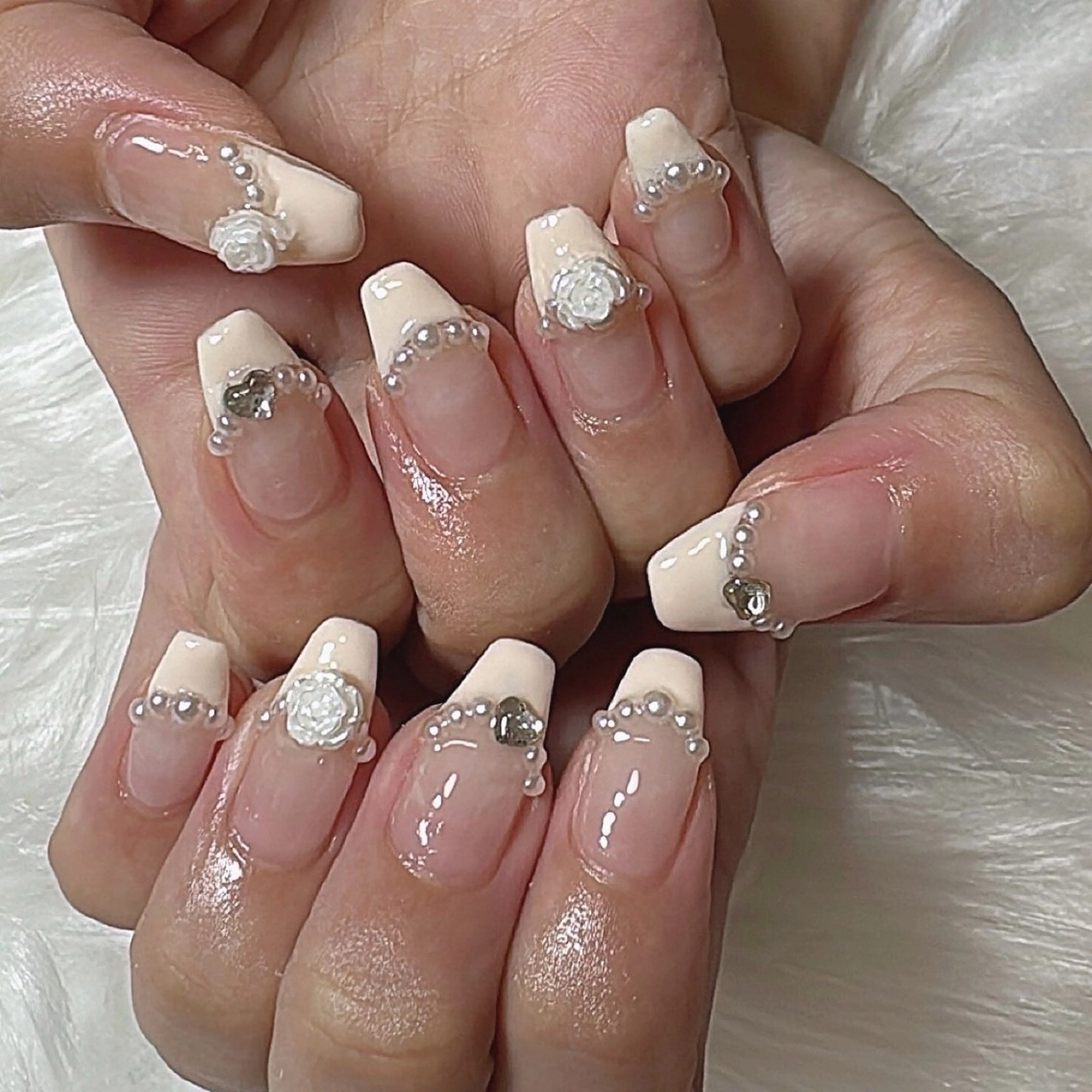 ネイル シュシュ 🎀 girly nailのネイルデザイン