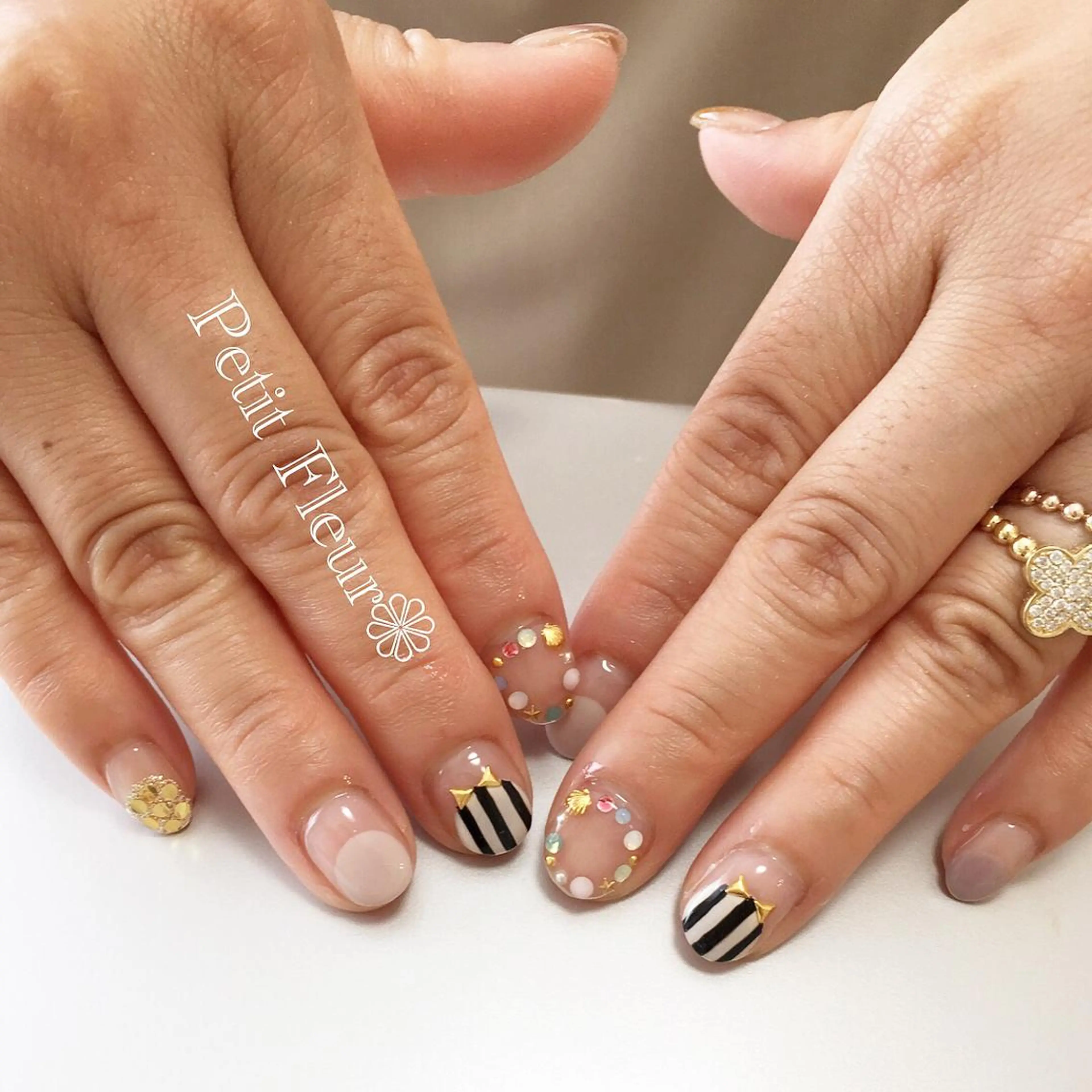 ネイル フレンチネイル ホログラムネイル キラキラネイル シンプルネイル 夏ネイル 青柳 亜梨奈のマツエク・マツパデザイン