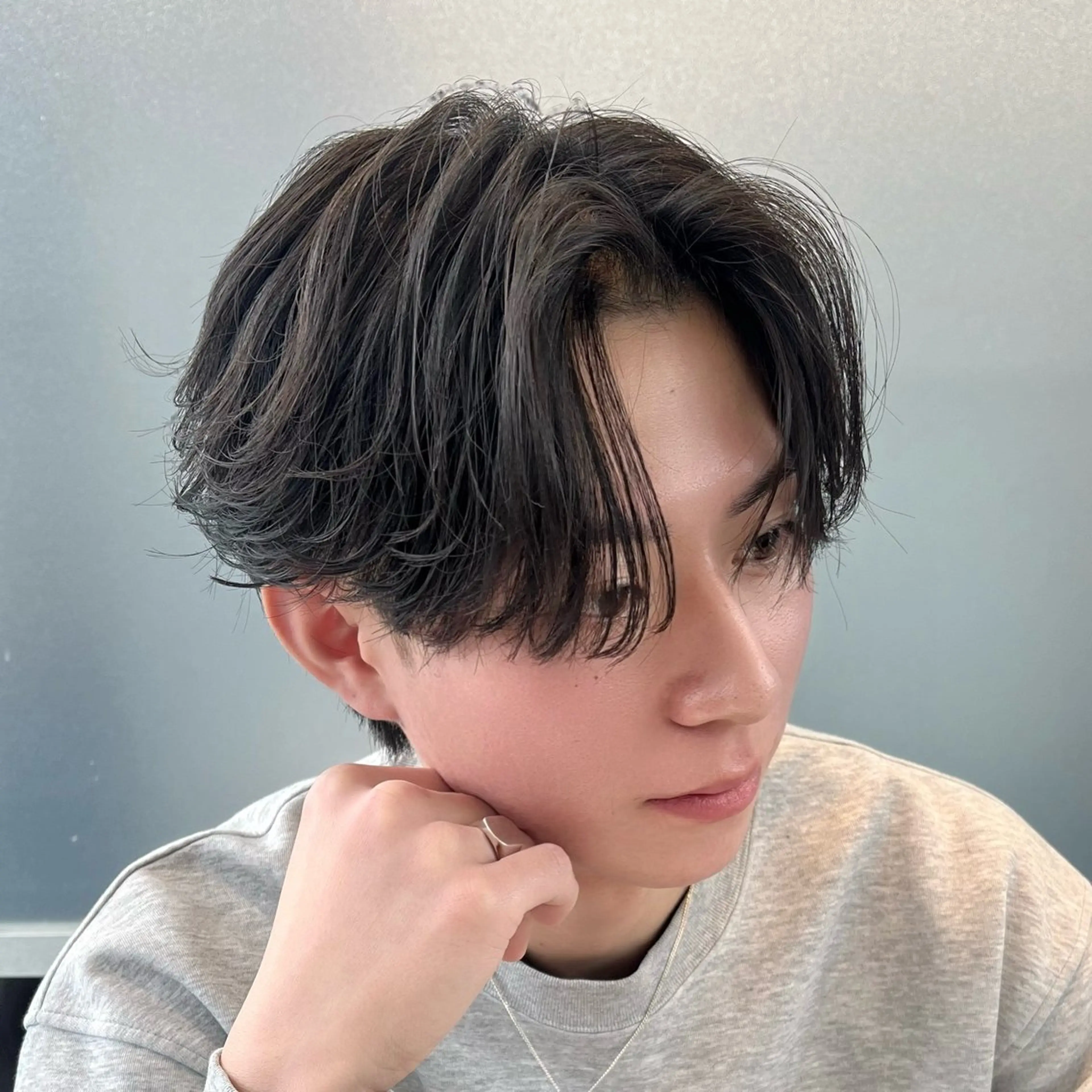 ミディアム メンズ フェザー/ゆるふわ パーマ/鐘ヶ江 航青のヘアスタイル