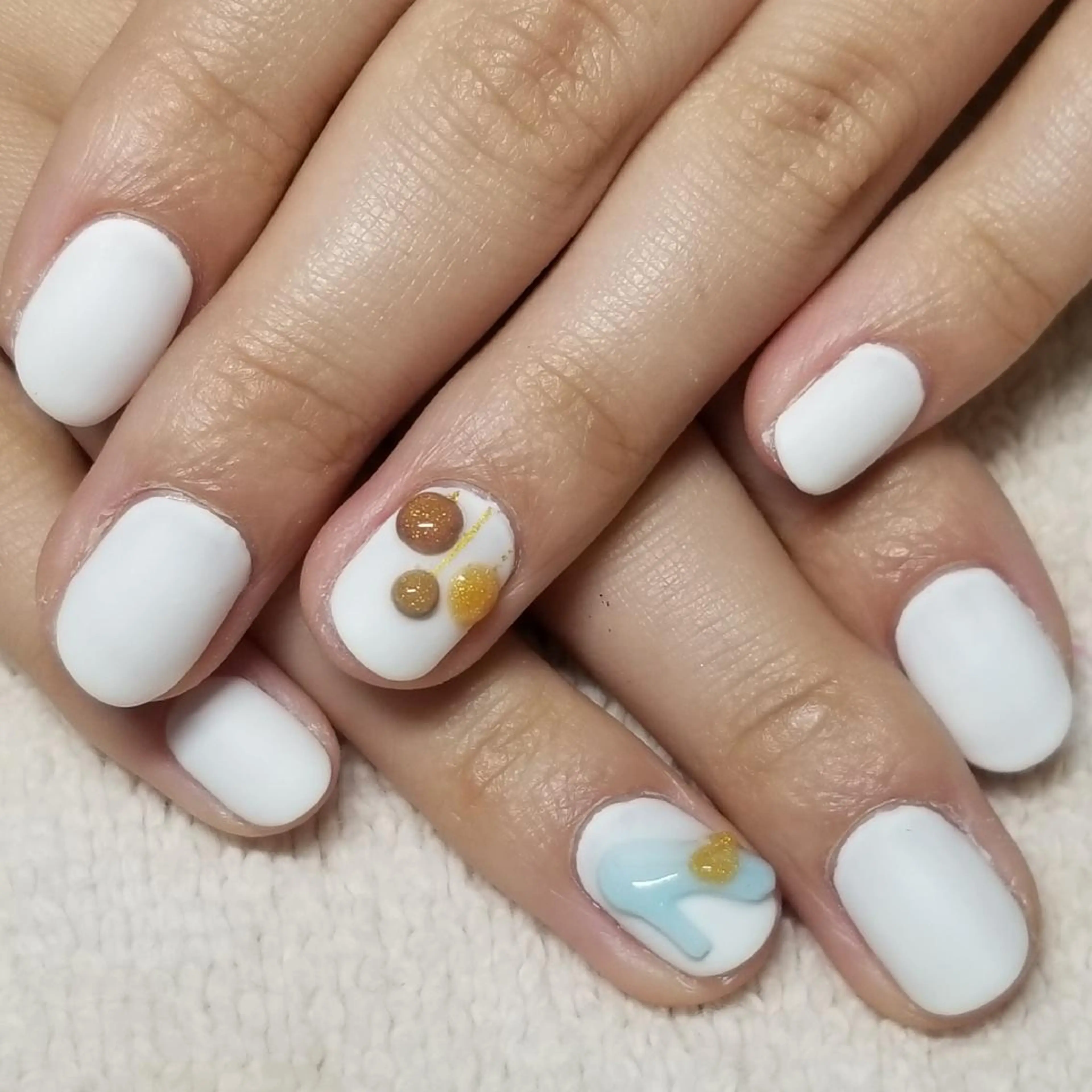 ネイル キラキラネイル マットネイル ワンカラーネイル ホワイト 冬ネイル ハンドネイル よしだ ひろきのネイルデザイン