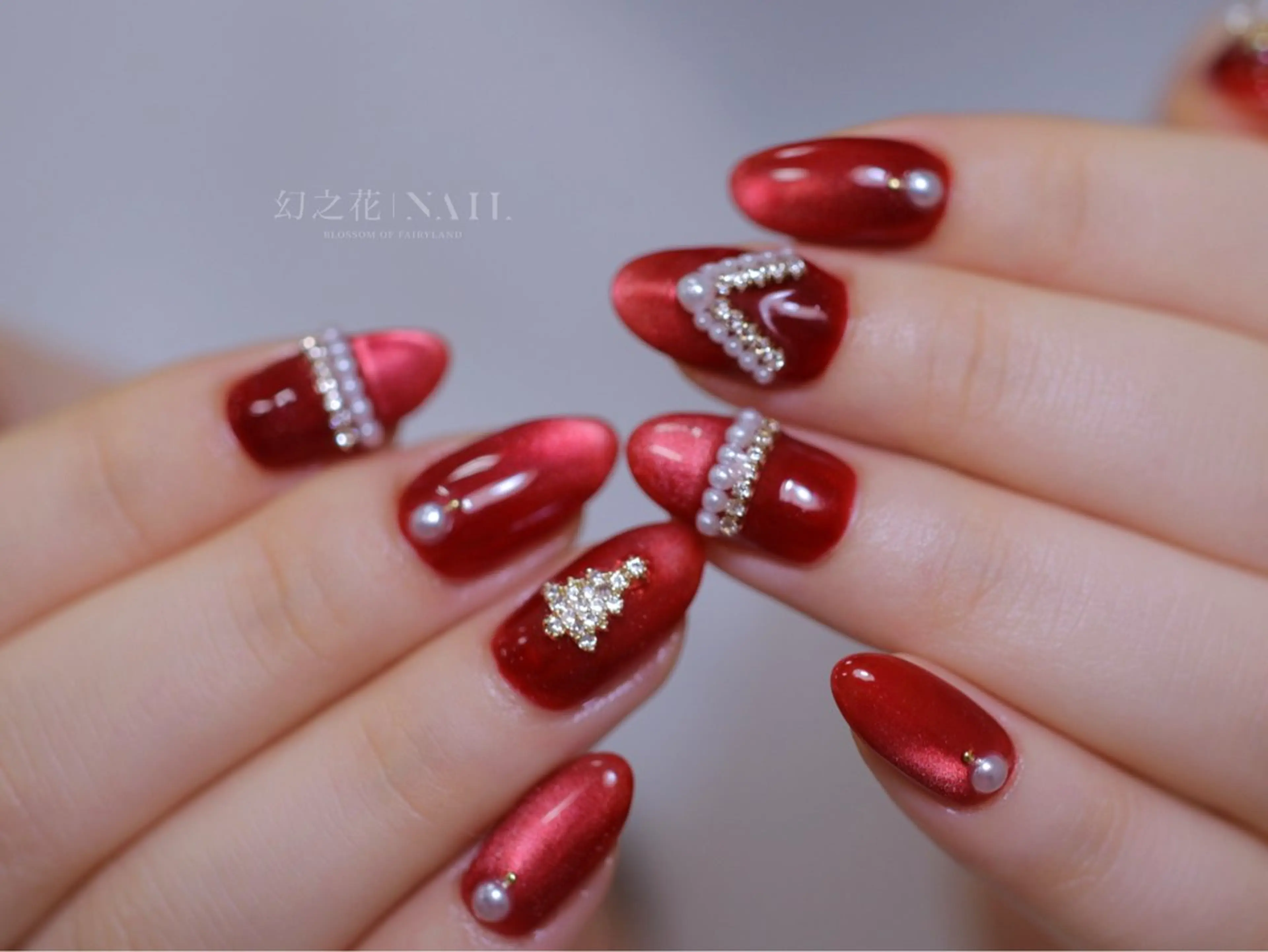 ネイル マグネットネイル 赤色 ハンドネイル 幻之花 Nailのネイルデザイン