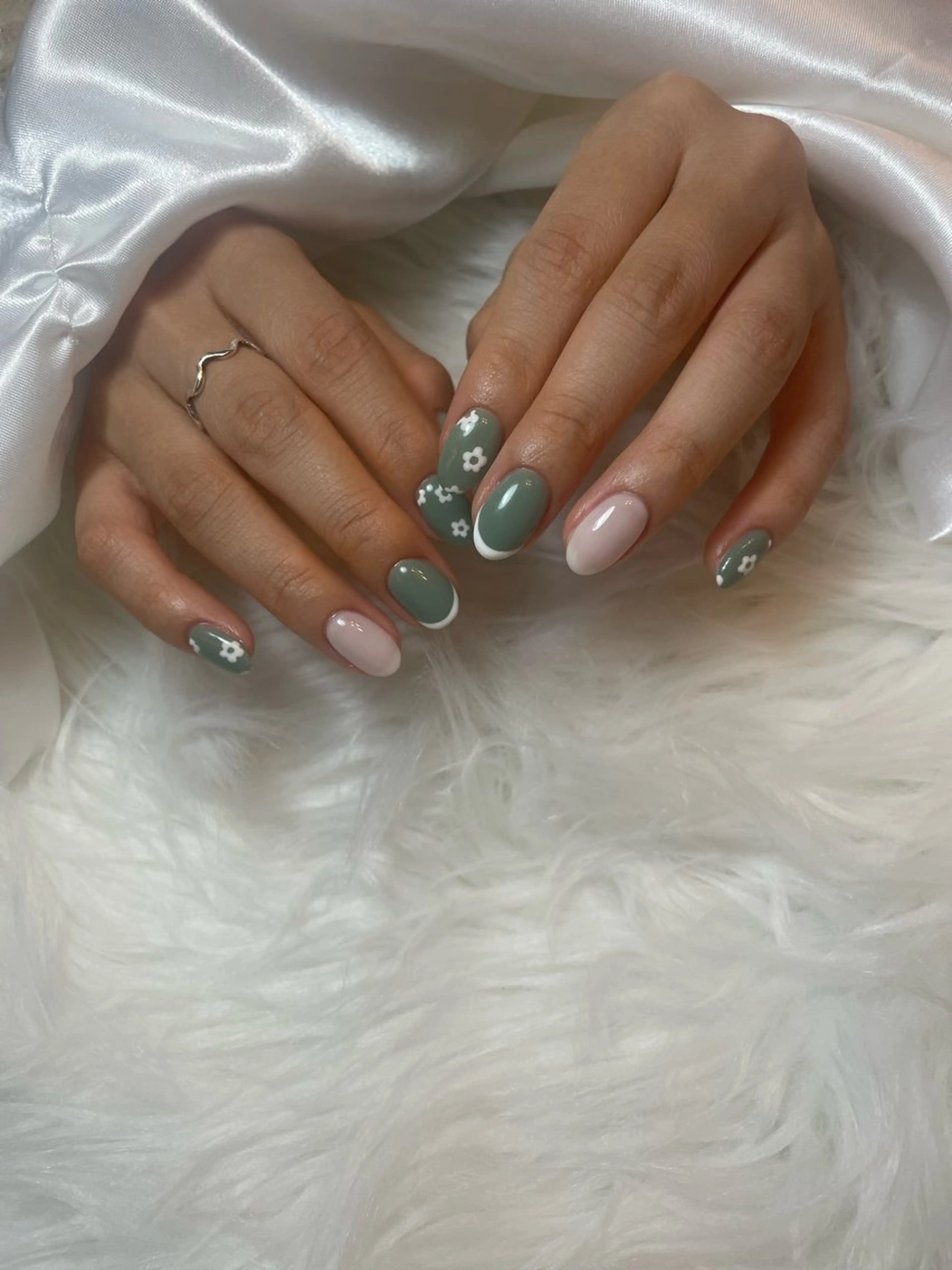 ネイル ブルー フレンチネイル キラキラネイル マグネットネイル シンプルネイル ハンドネイル timtam --sakiのネイルデザイン