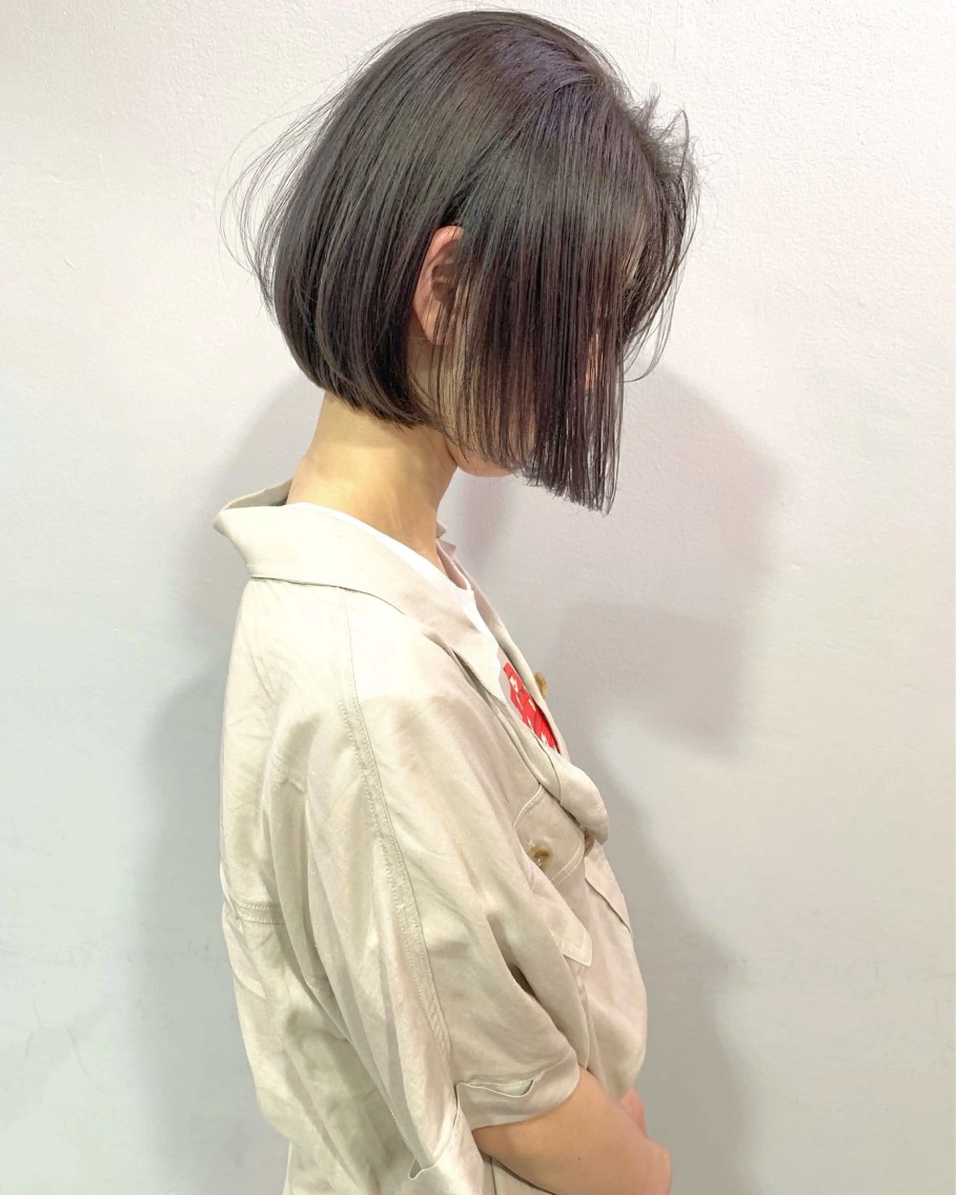 ショート カラー 透明感カラー ダークグレー ダークグレージュ グレージュ ボブ カット ヘアカラー トリートメント レイヤーカット🪄 耳ツボ🎀Ayumiのヘアスタイル