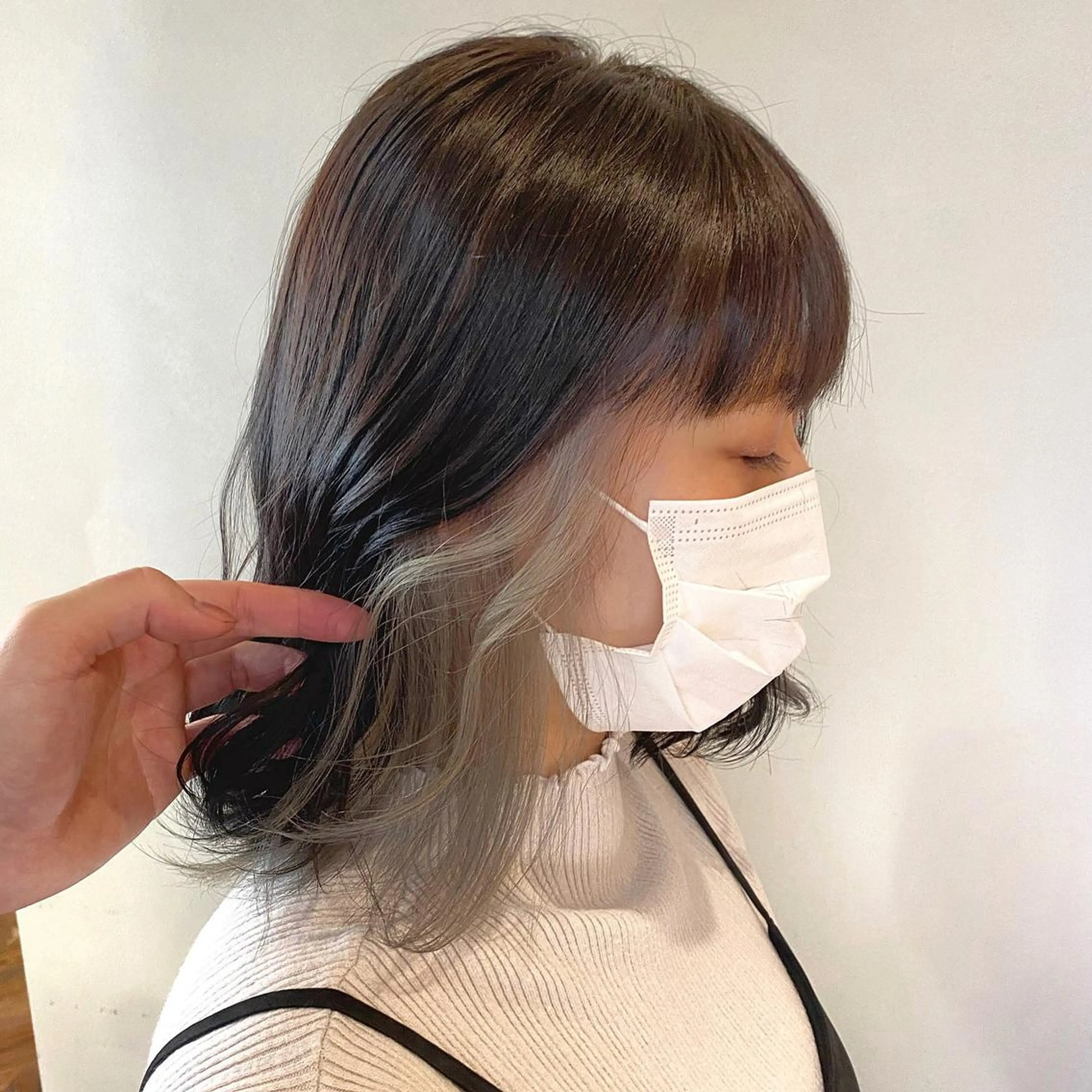 ショート ハイトーンイヤ リングカラー清水隆央のヘアスタイル