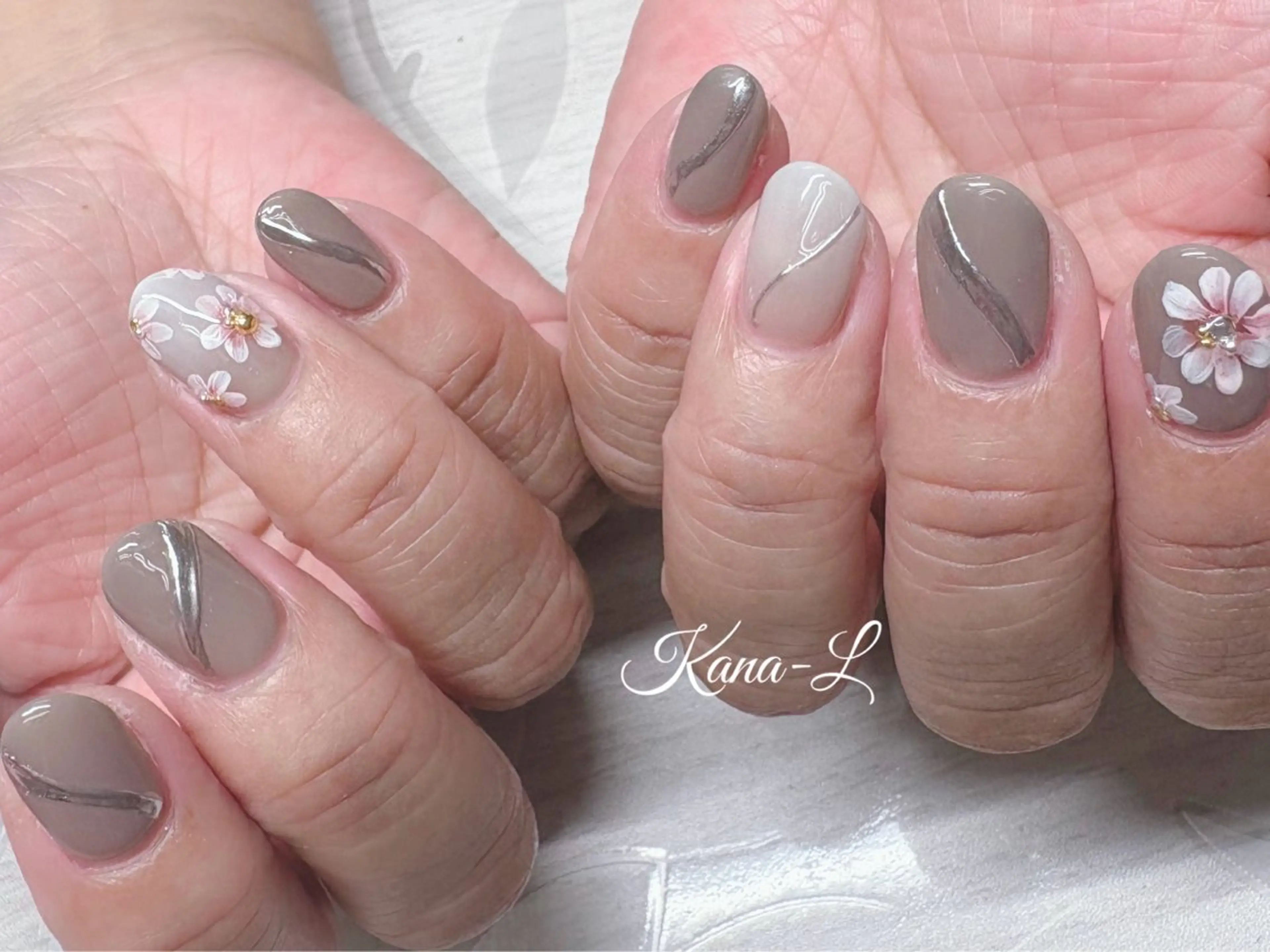 ネイル 芦辺 香奈のネイルデザイン