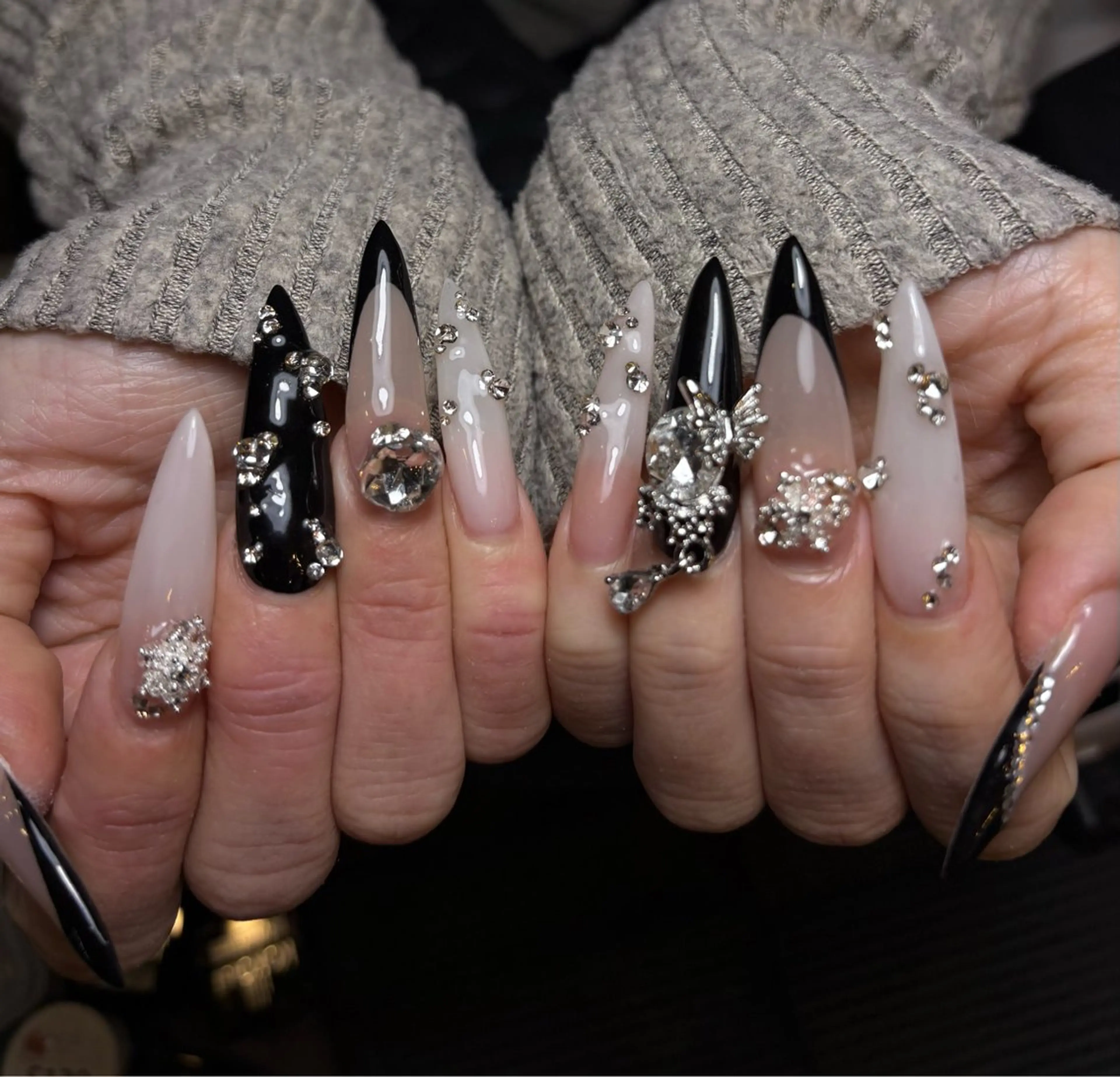 ロング ハンドネイル SEINA_ NAIL🐈‍⬛💗のネイルデザイン