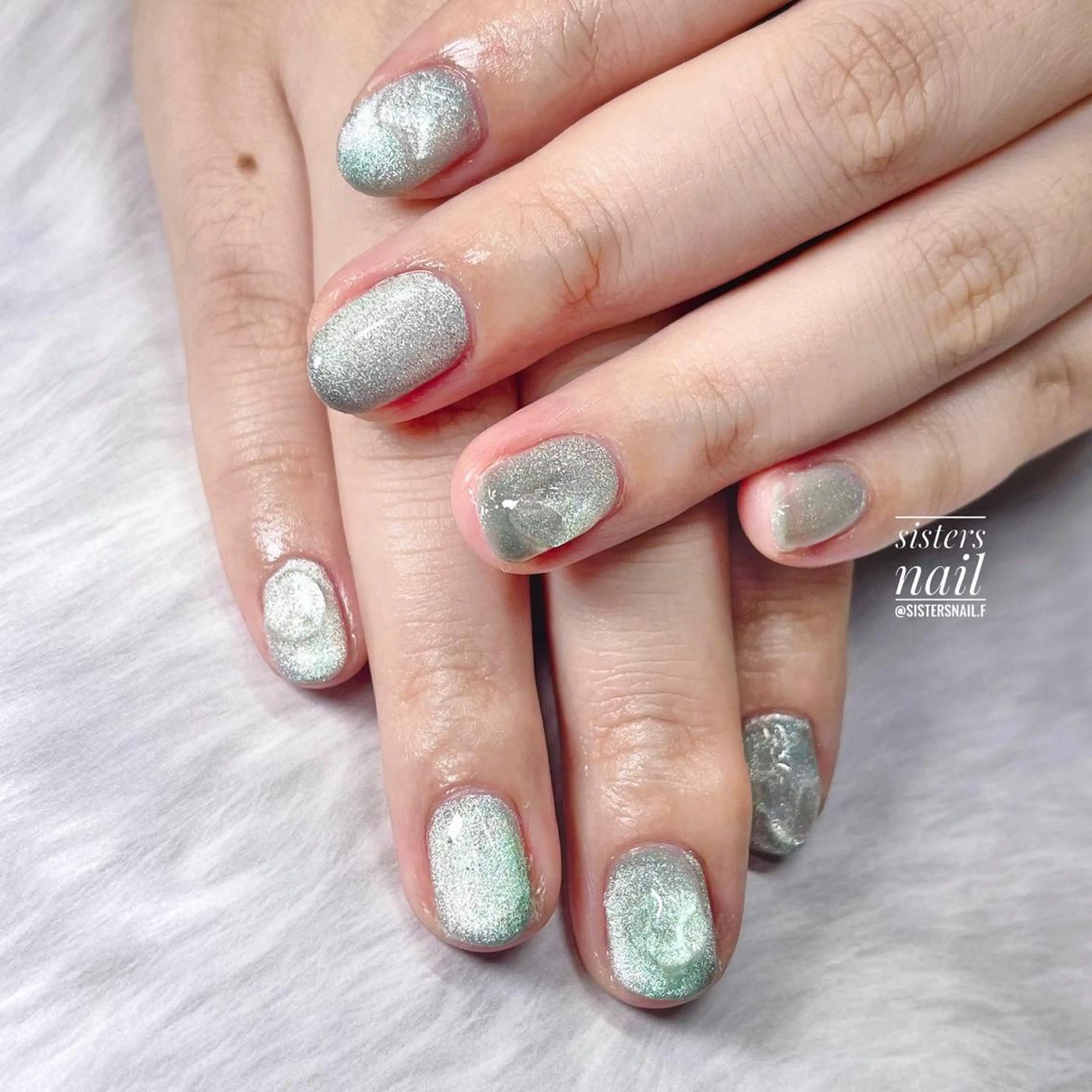 ネイル アートネイル グリーン キラキラネイル マグネットネイル ニュアンスネイル sisters nail.fのネイルデザイン