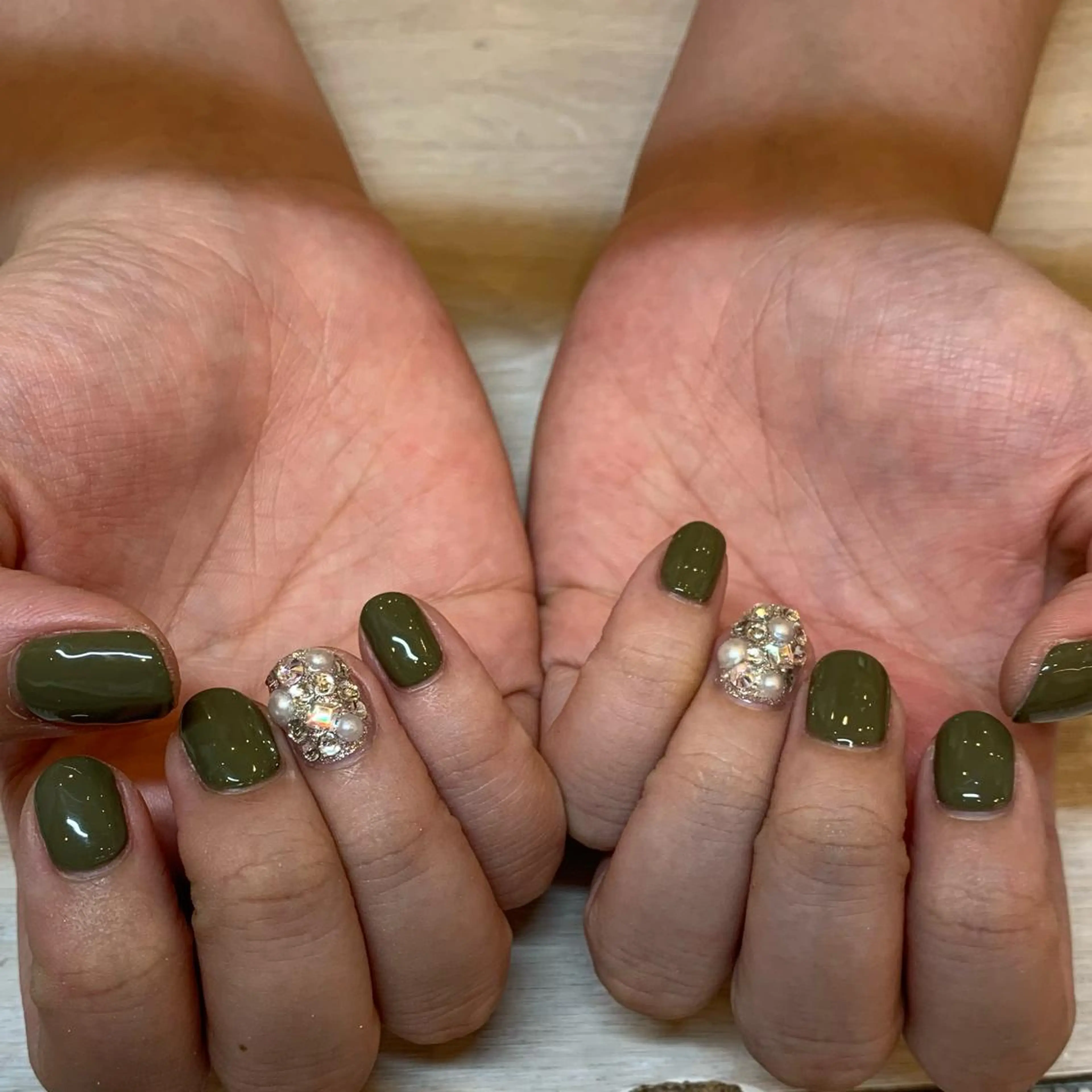 ネイル ワンカラーネイル ストーンネイル KAINOプラット店 古川陽香のネイルデザイン