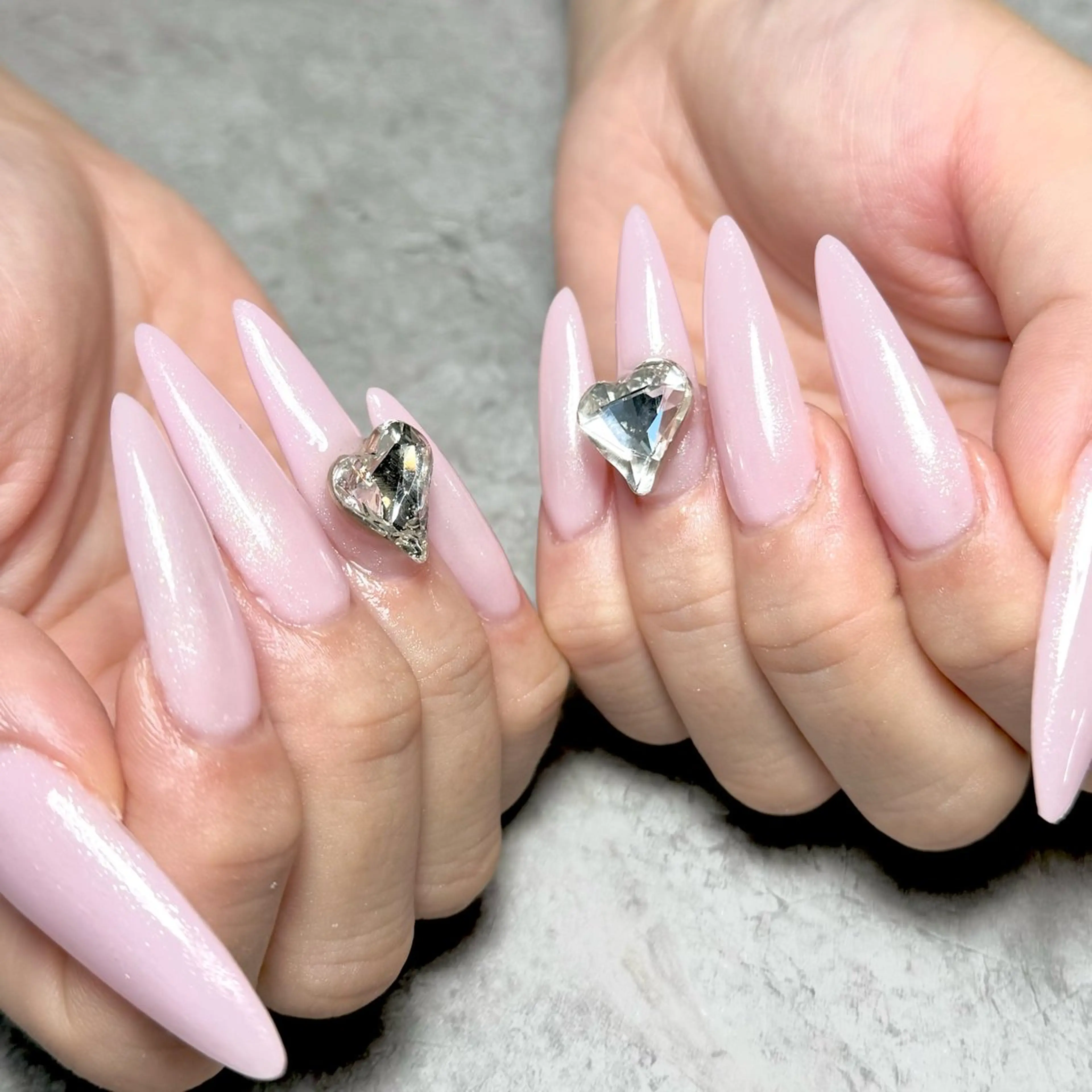 ネイル ハート キラキラネイル ロングネイル ワンカラーネイル ピンク ハンドネイル lillion karenのネイルデザイン