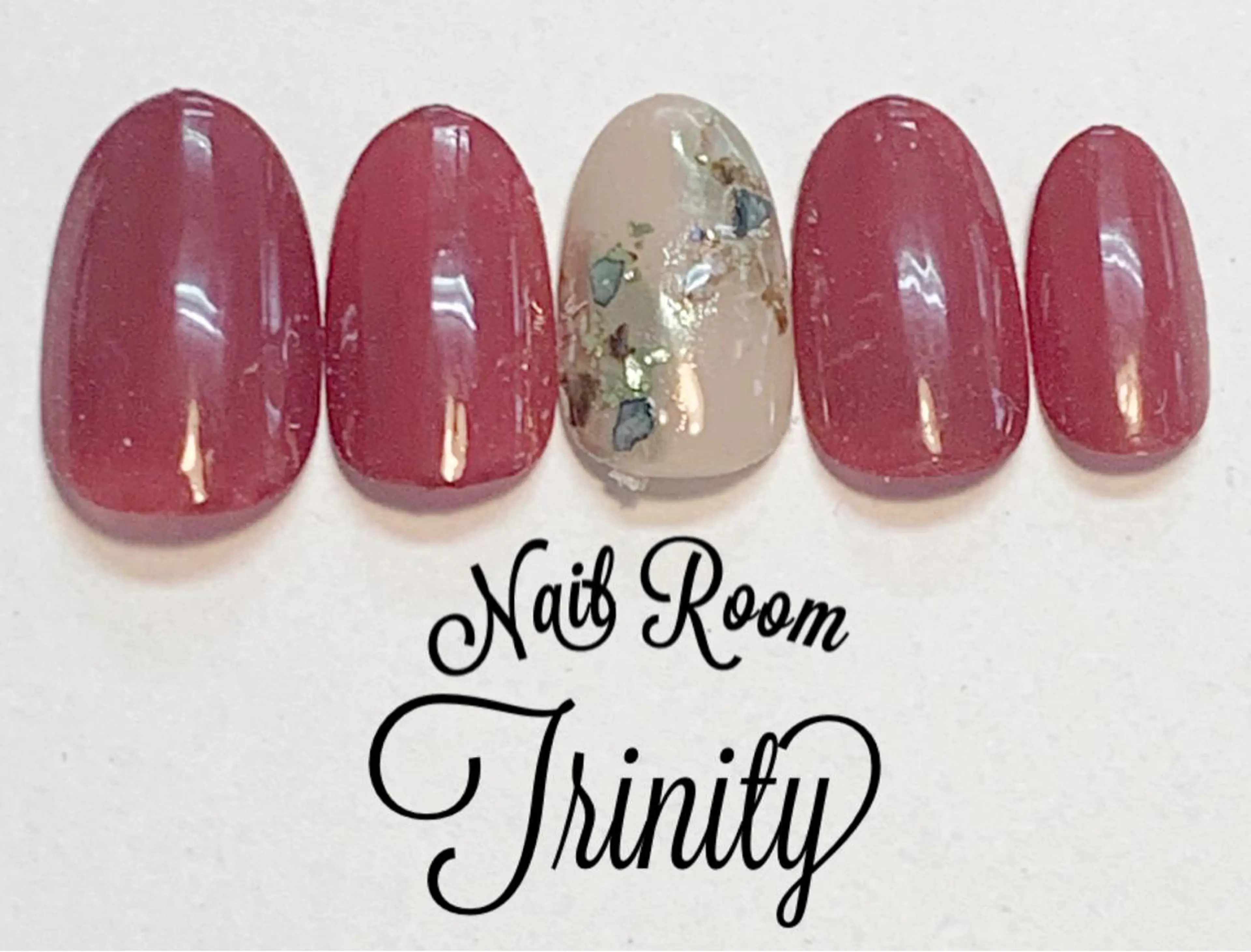 ネイル ハンドネイル Trinity ネイリストスタッフのネイルデザイン