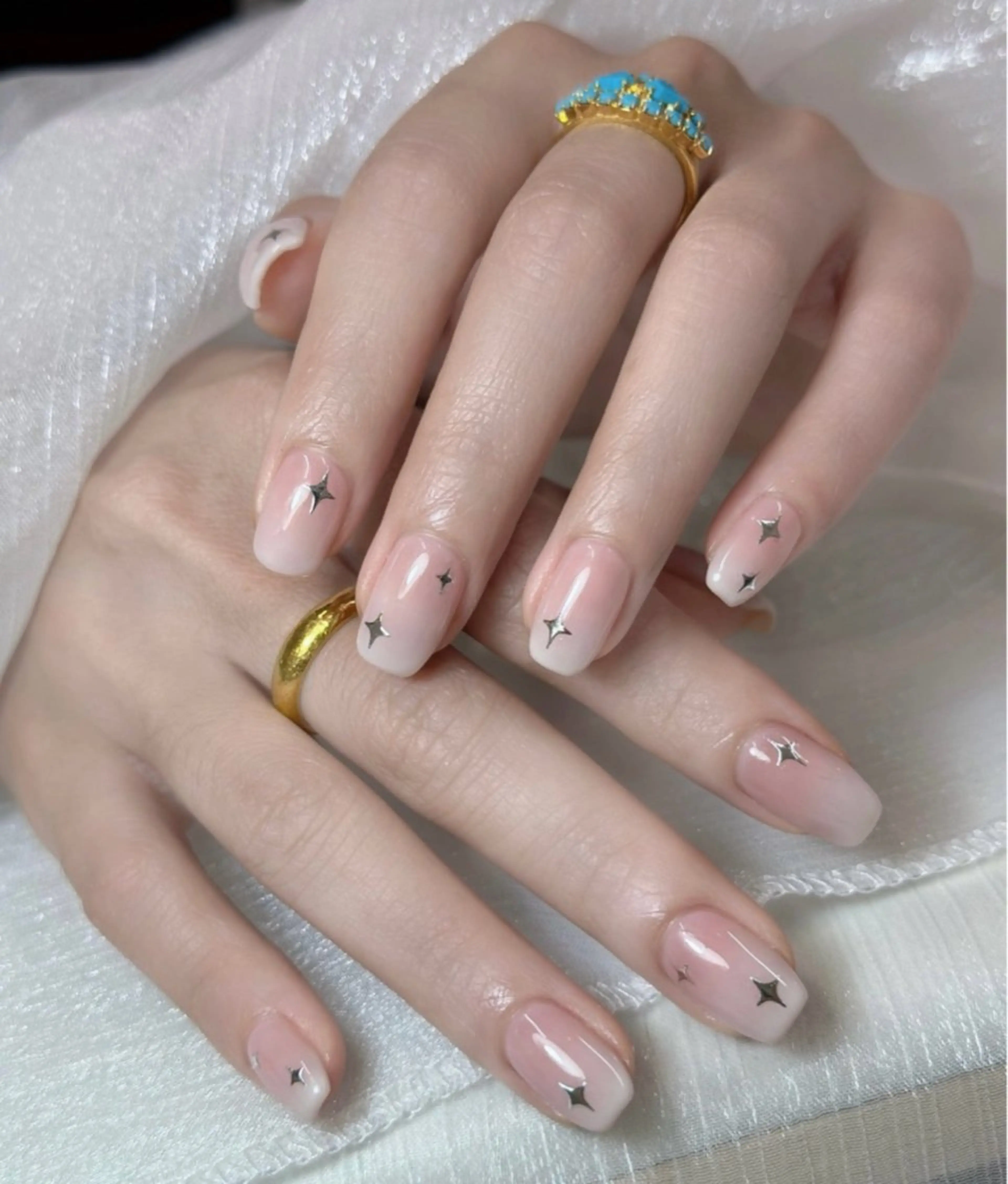 ネイル オーロラネイル ブルー チークネイル フットネイル フレンチネイル ハンドネイル AMI 新大久保のネイルデザイン