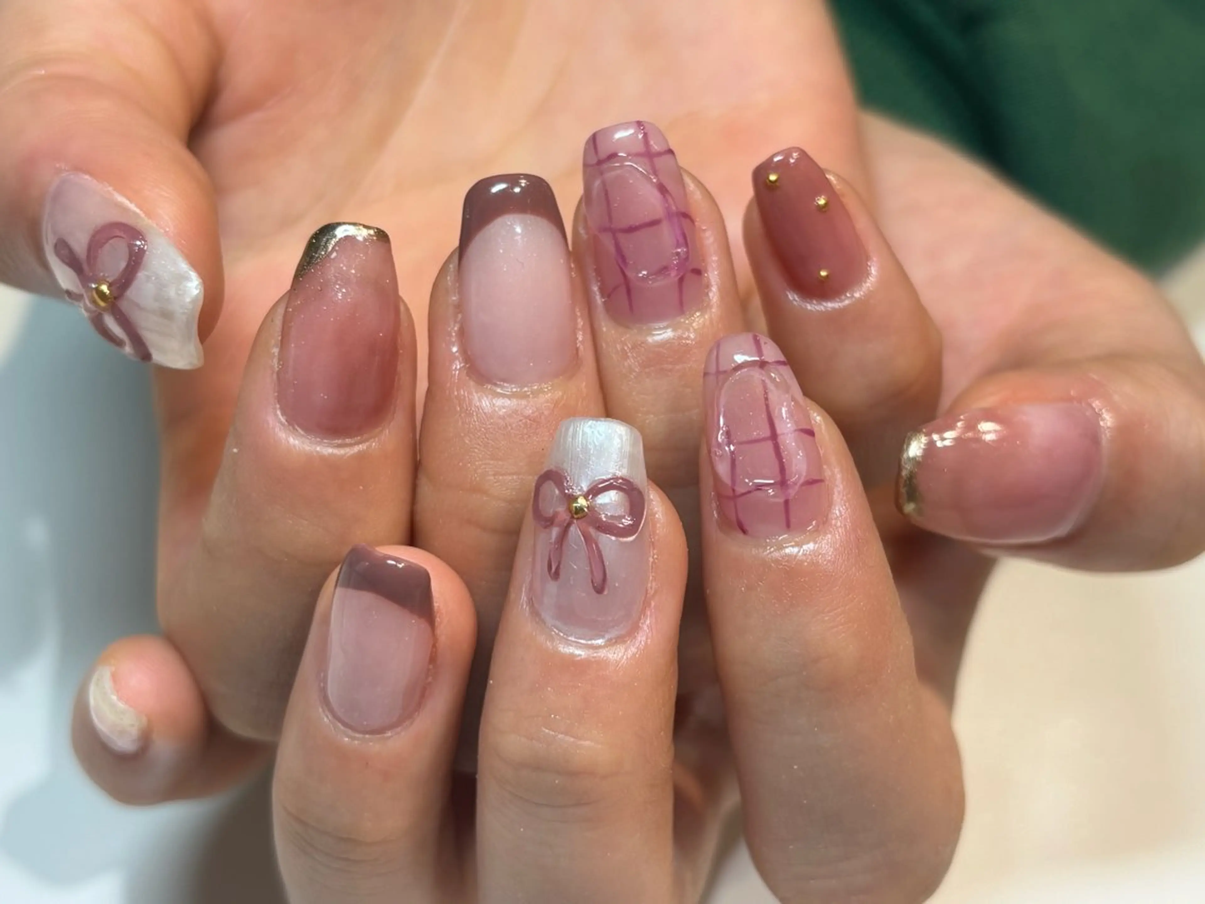 ネイル フットネイル フレンチネイル ジェルネイル グラデーション マグネットネイル misa🫧ナチュラ ル縮毛矯正/髪質改善のヘアスタイル