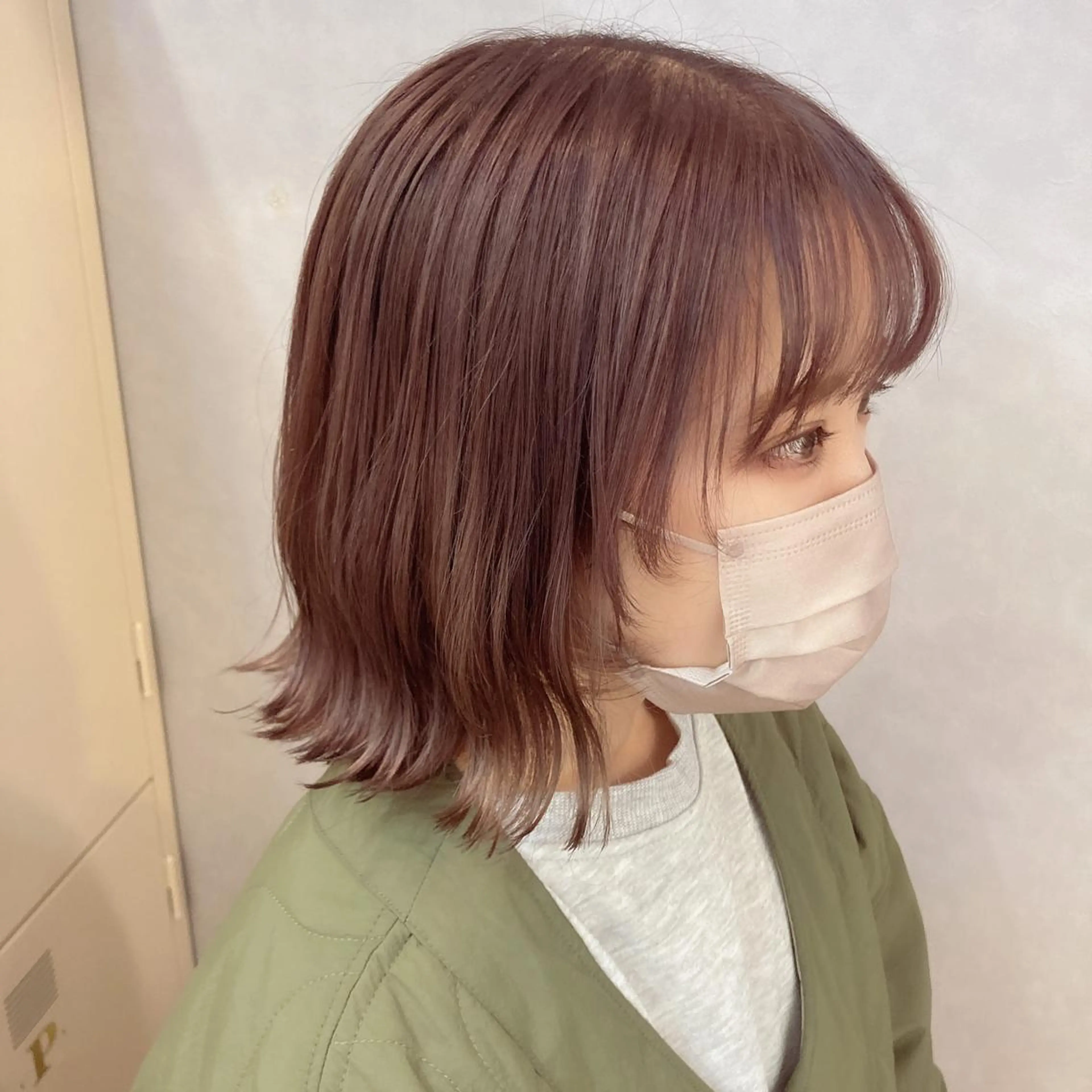 ミディアム カット ヘアカラー トリートメント KAJI MANAMIのヘアスタイル