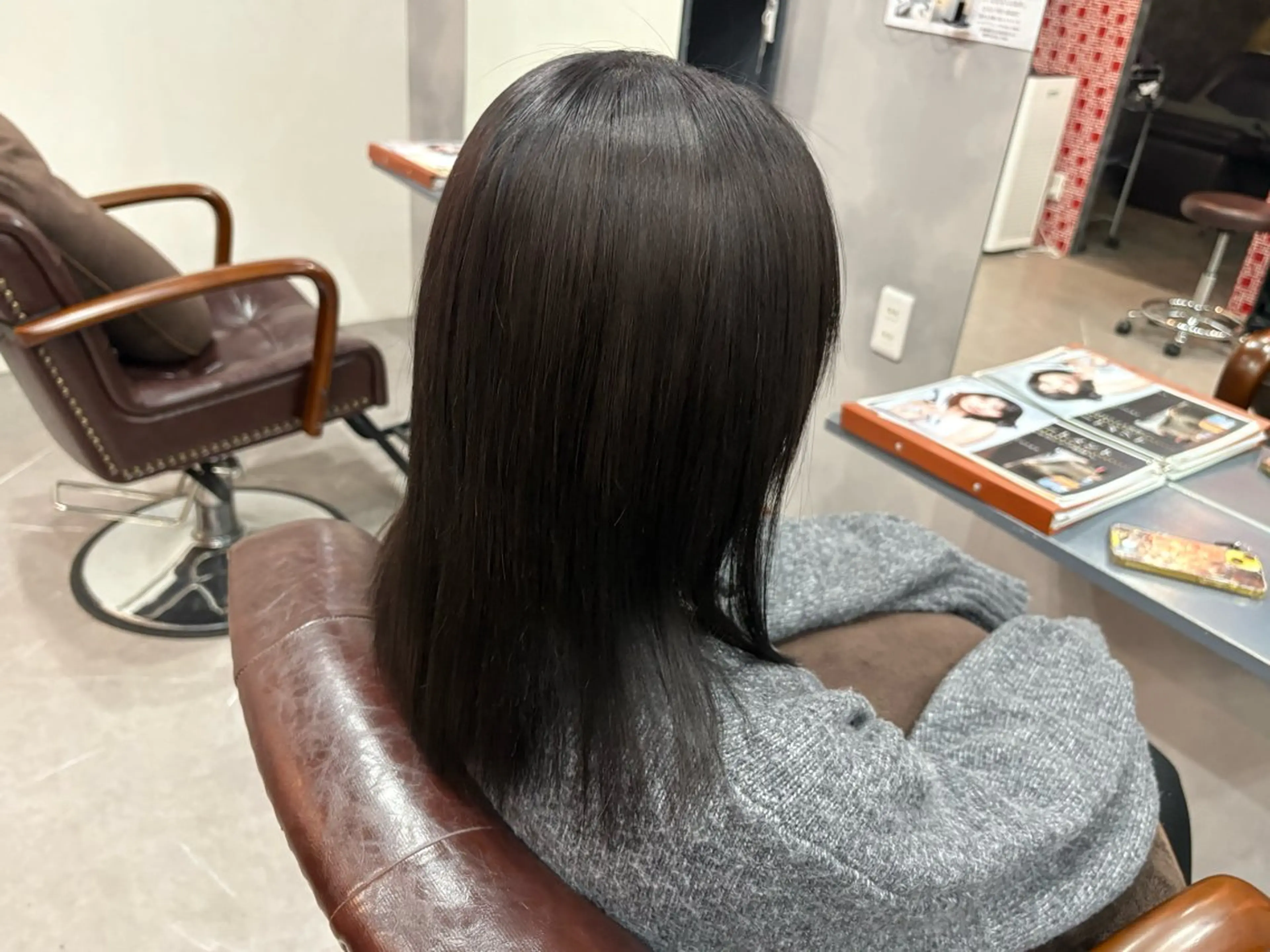 セミロング アッシュ 水谷 春音のヘアスタイル