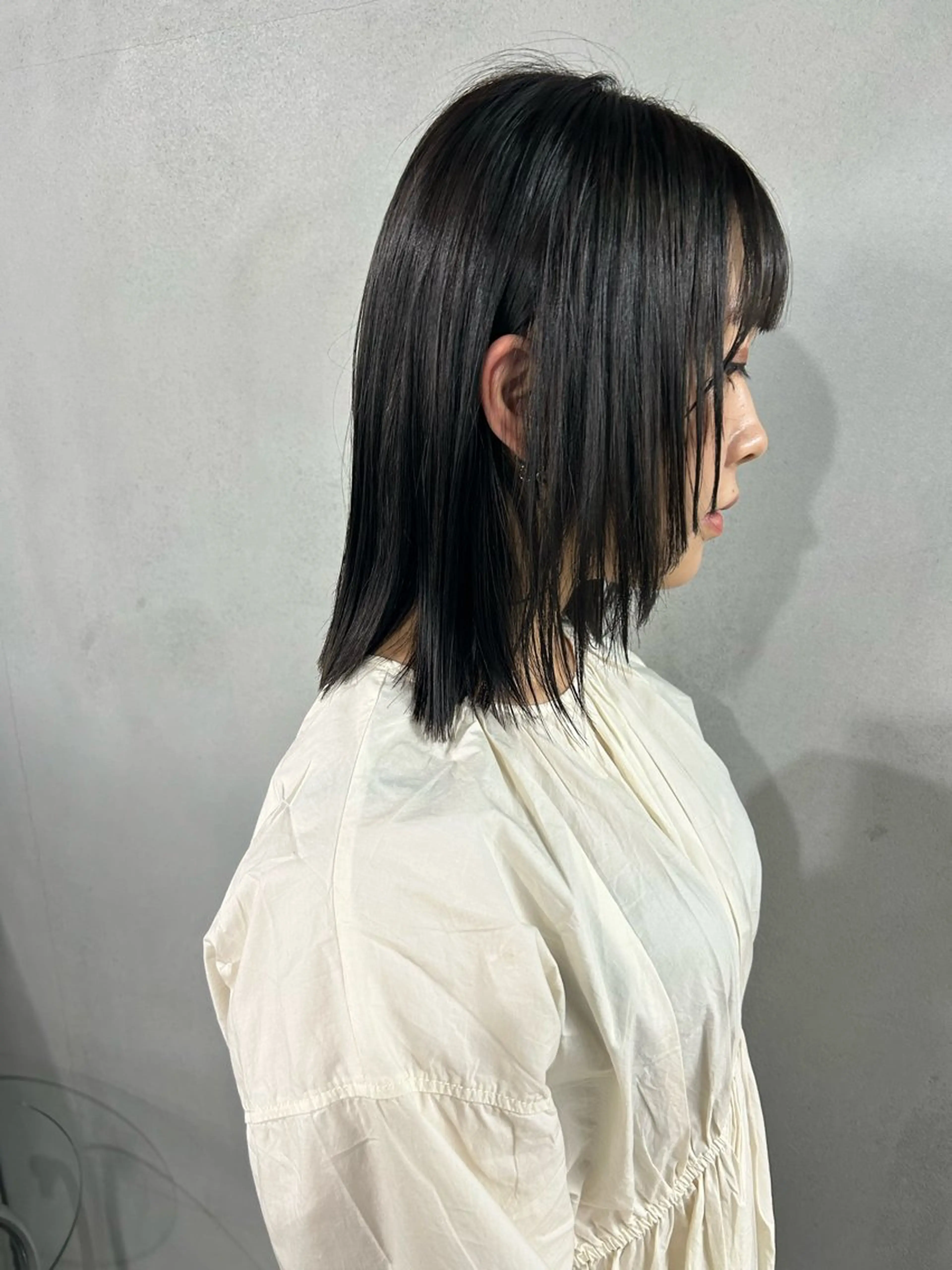 ミディアム カラー アッシュ アッシュブラック 黒髪 顔まわりレイヤー レイヤーカット カット ヘアカラー トリートメント #tag  田島 純奈のヘアスタイル